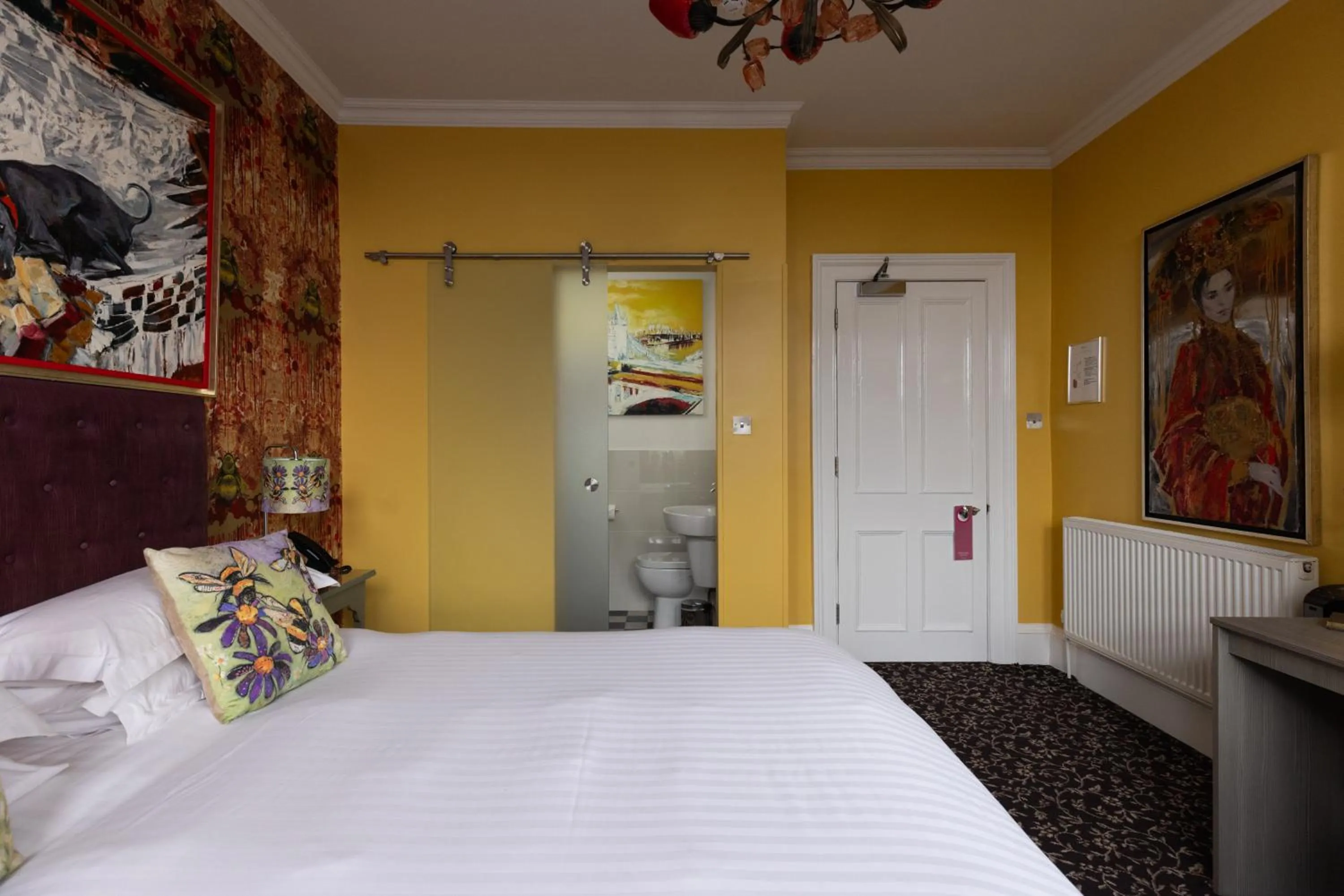 Bedroom, Bed in 24 Royal Terrace