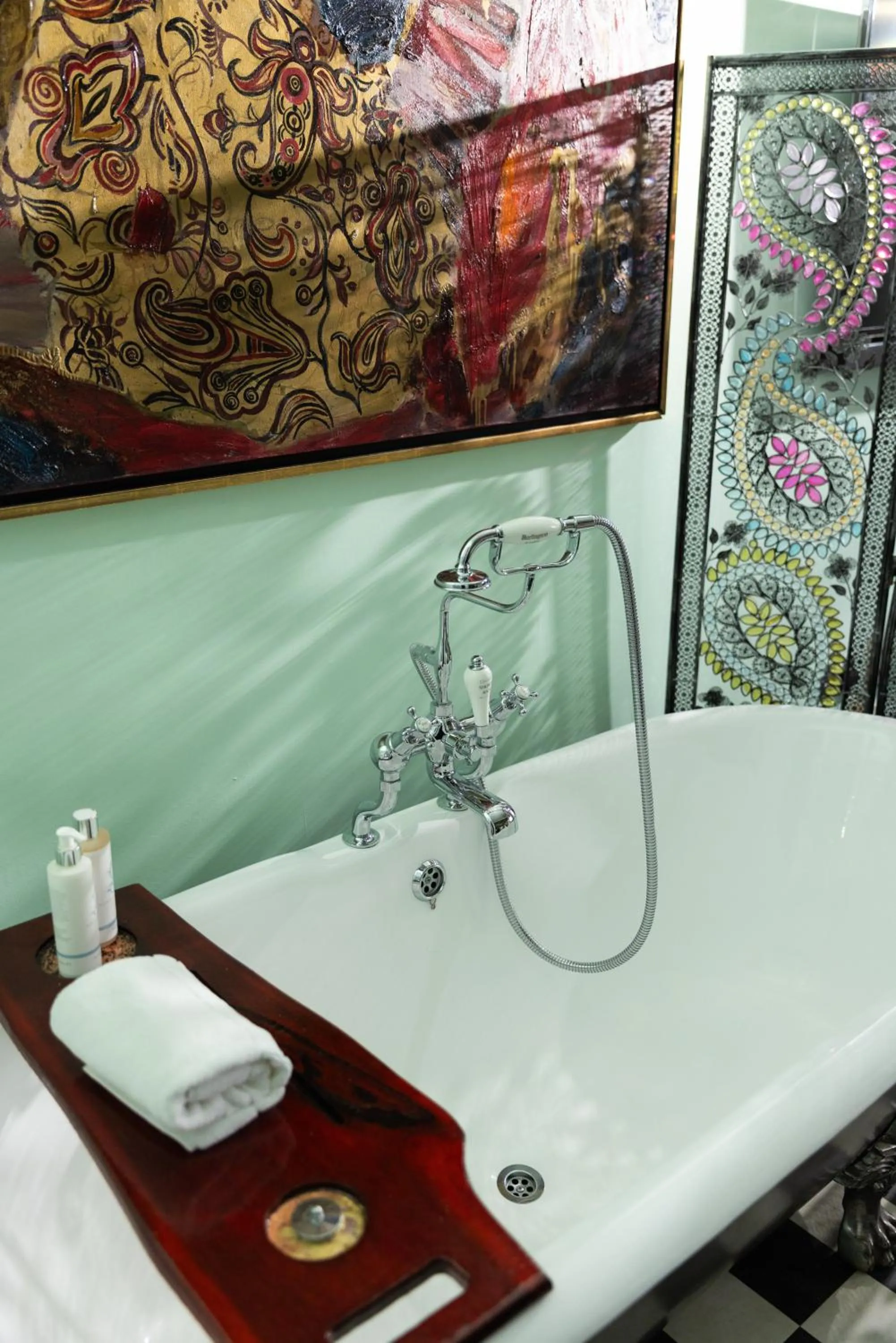 Bath in 24 Royal Terrace