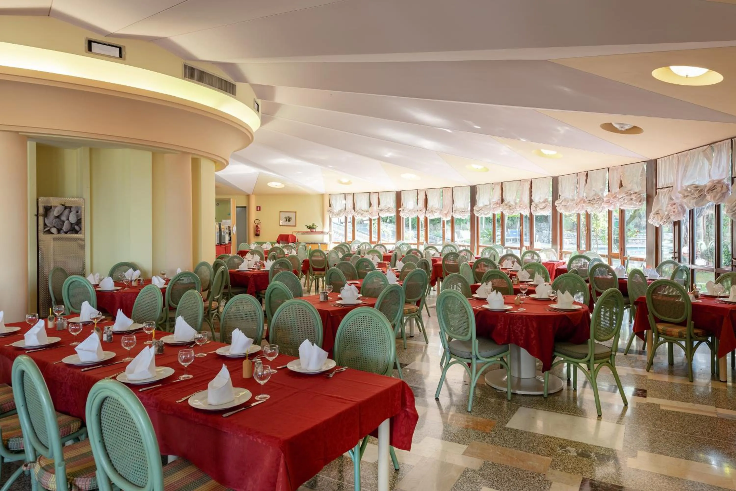 Restaurant/places to eat in Hotel Marco Polo