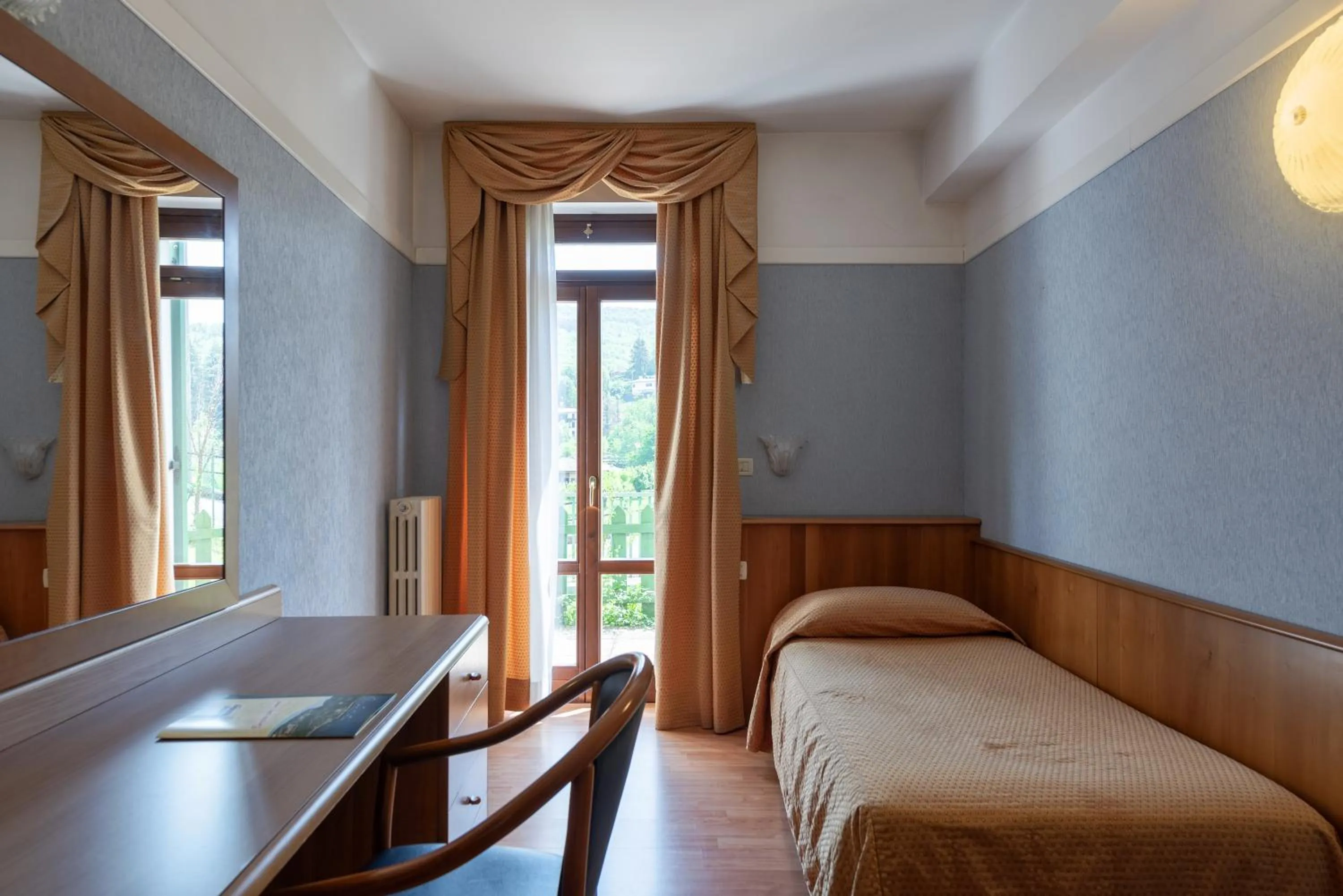 Bedroom, Bed in Park Hotel Jolanda