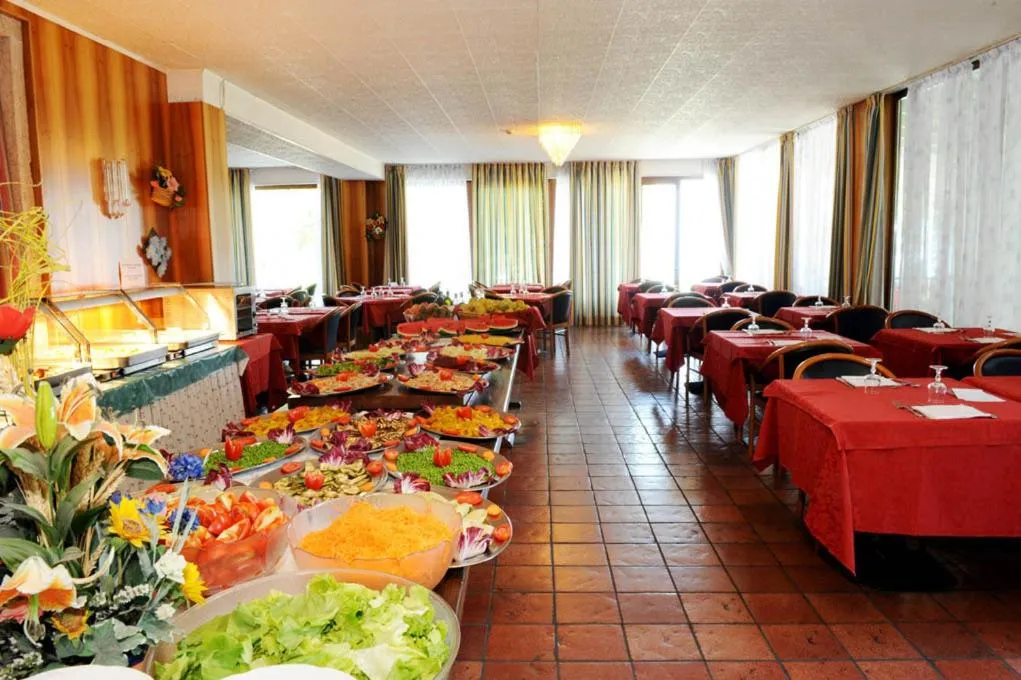 Restaurant/places to eat in Park Hotel Jolanda