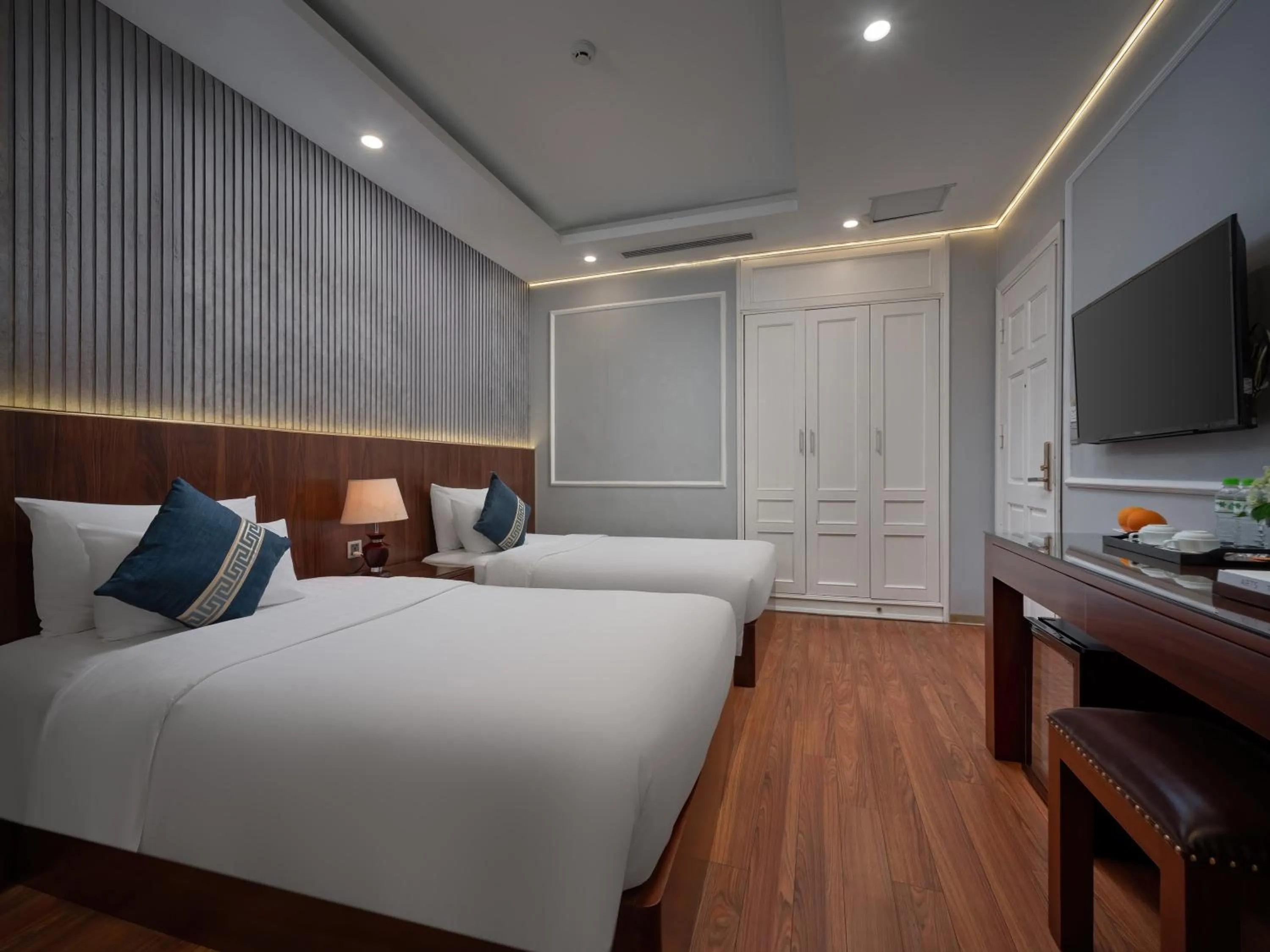 Photo of the whole room, Bed in Hanoi HM Boutique Hotel