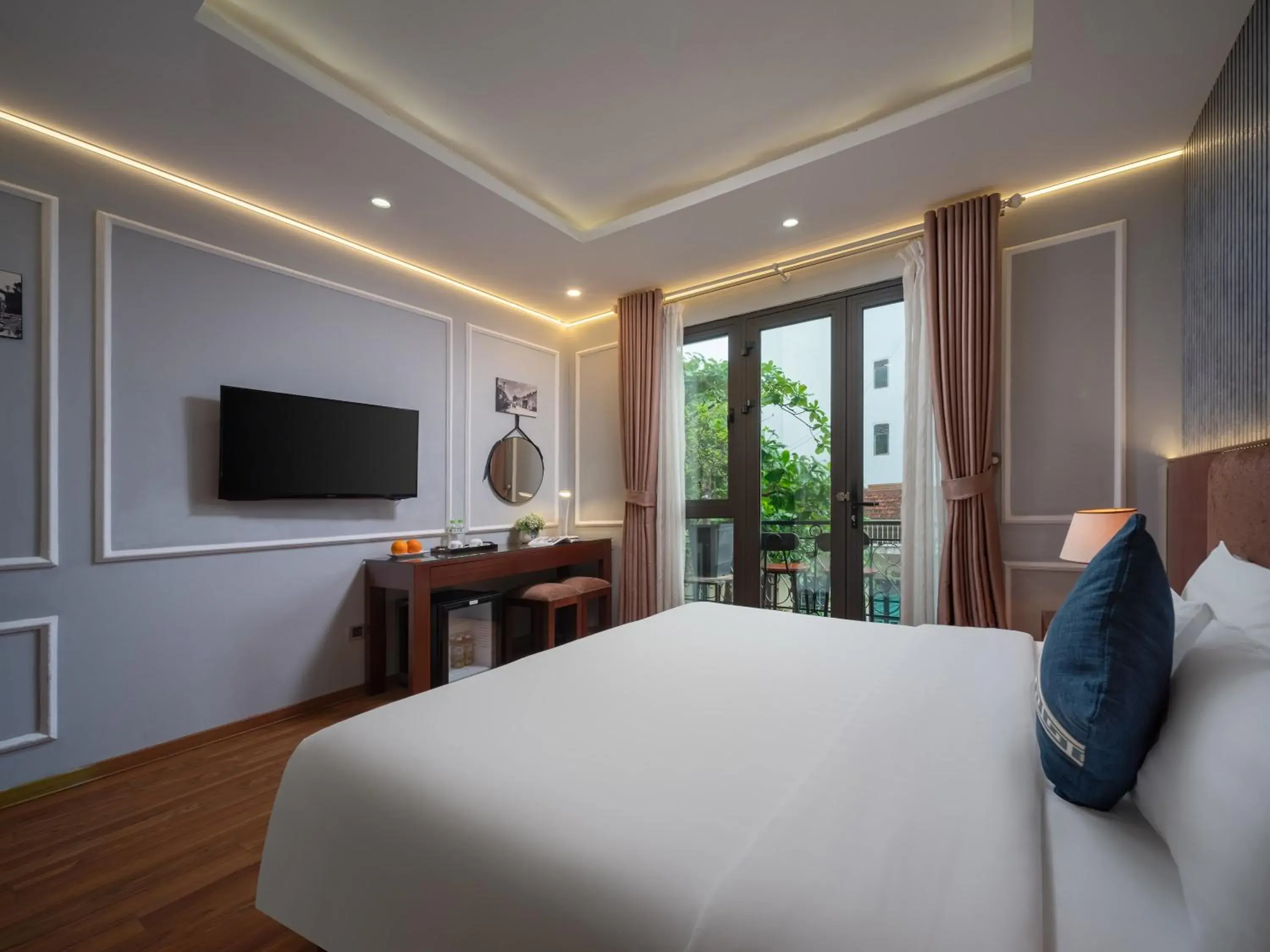 Double Room with Balcony in Hanoi HM Boutique Hotel Double Room with Balcony in Hanoi HM Boutique Hotel
