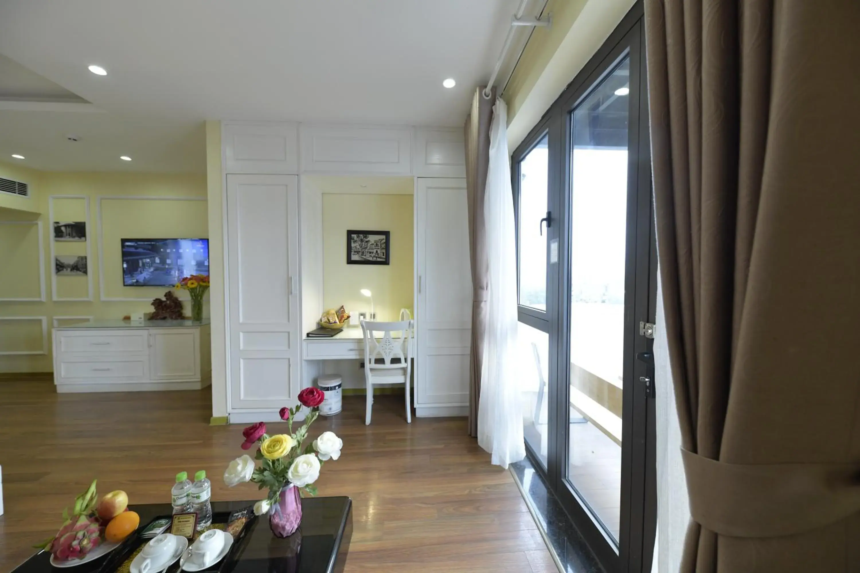 Family Room with Lake View in Hanoi HM Boutique Hotel Family Room with Lake View in Hanoi HM Boutique Hotel