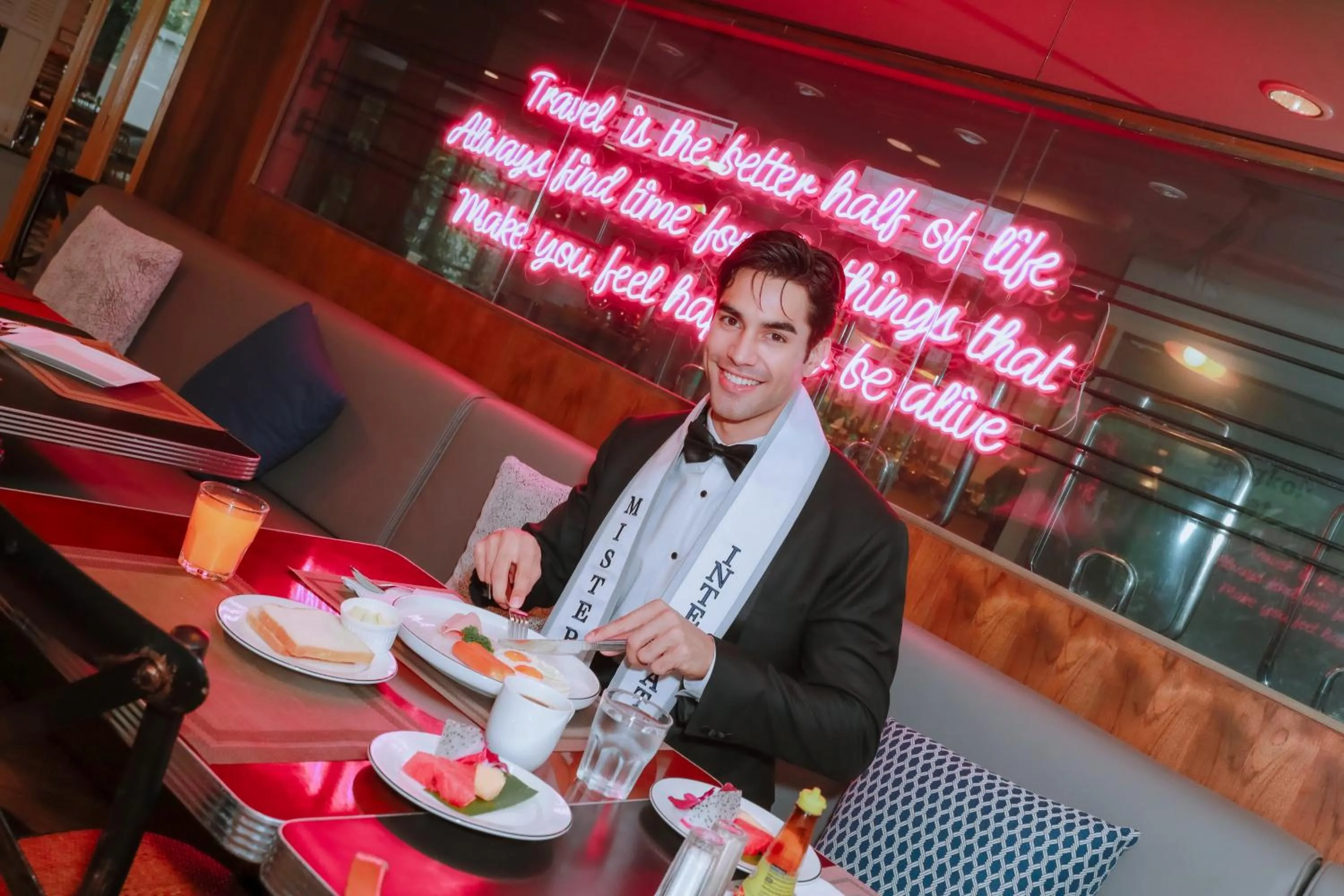 Restaurant/places to eat in Vince Hotel Pratunam