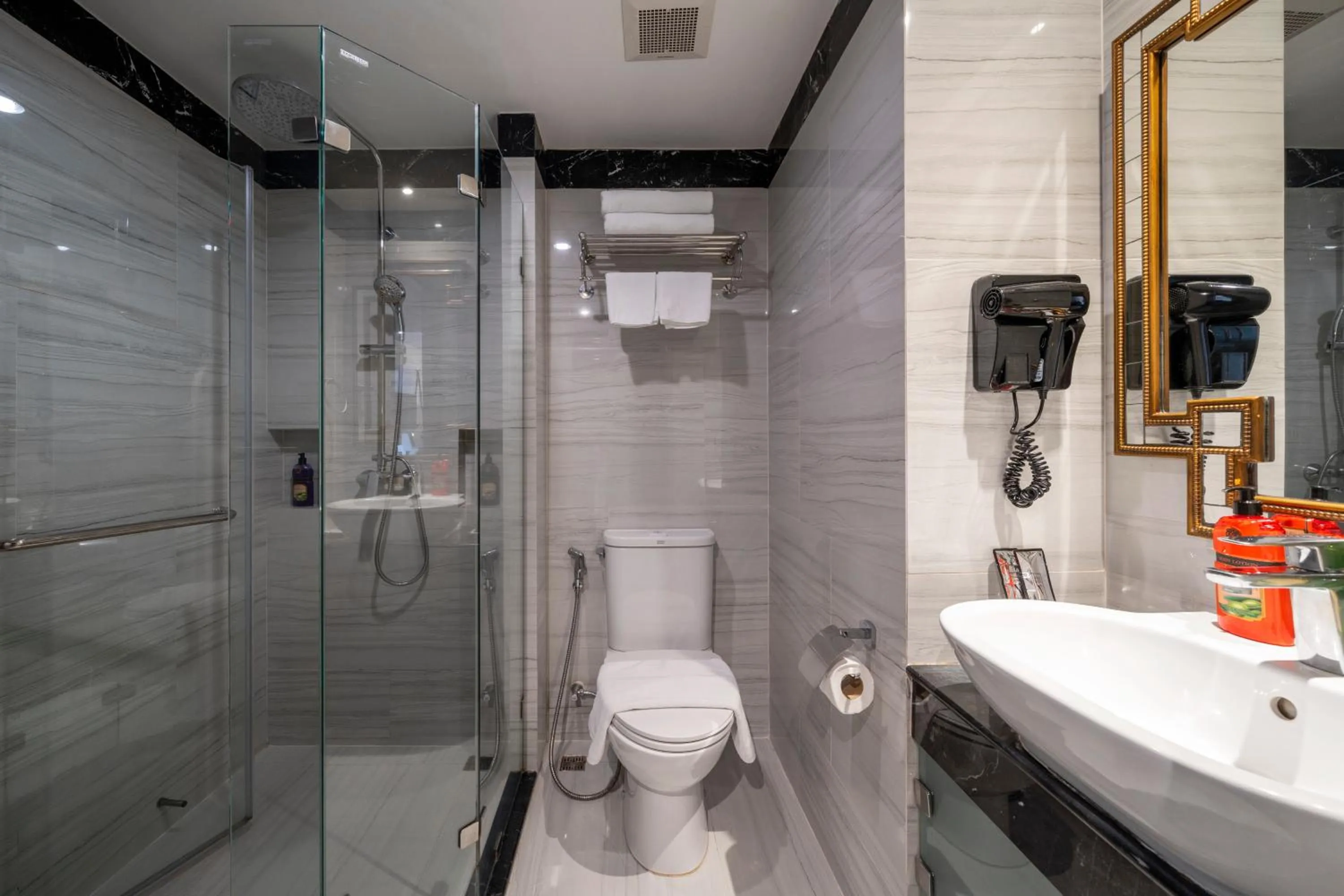 Bathroom in Vince Hotel Pratunam