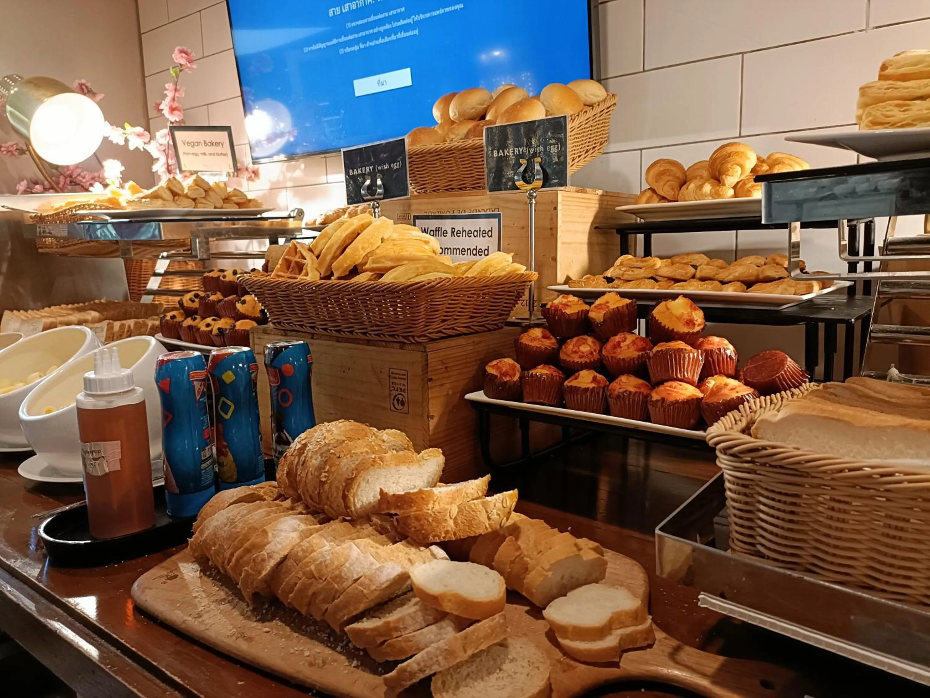 Buffet breakfast in Vince Hotel Pratunam