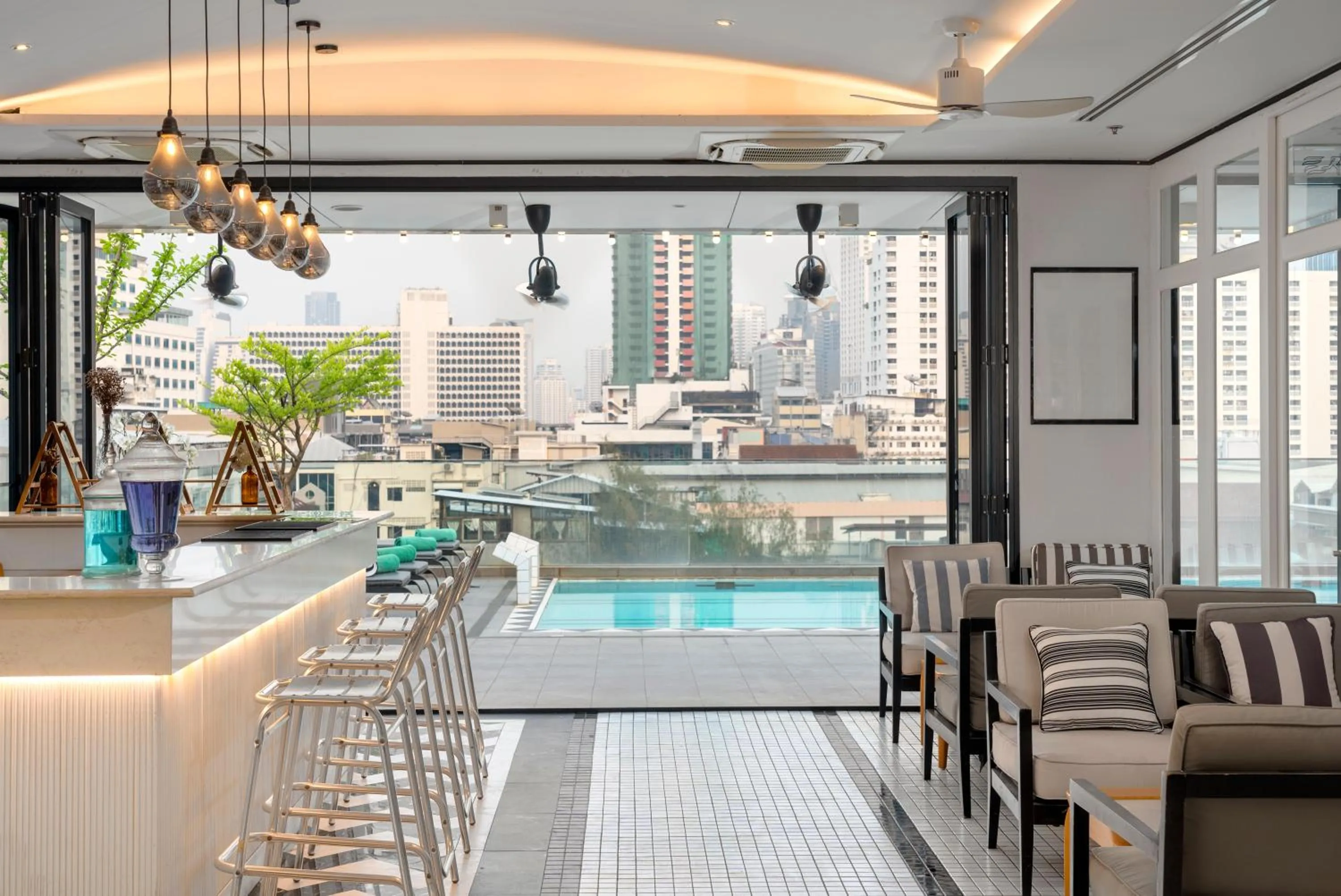 Lounge or bar in Vince Hotel Pratunam