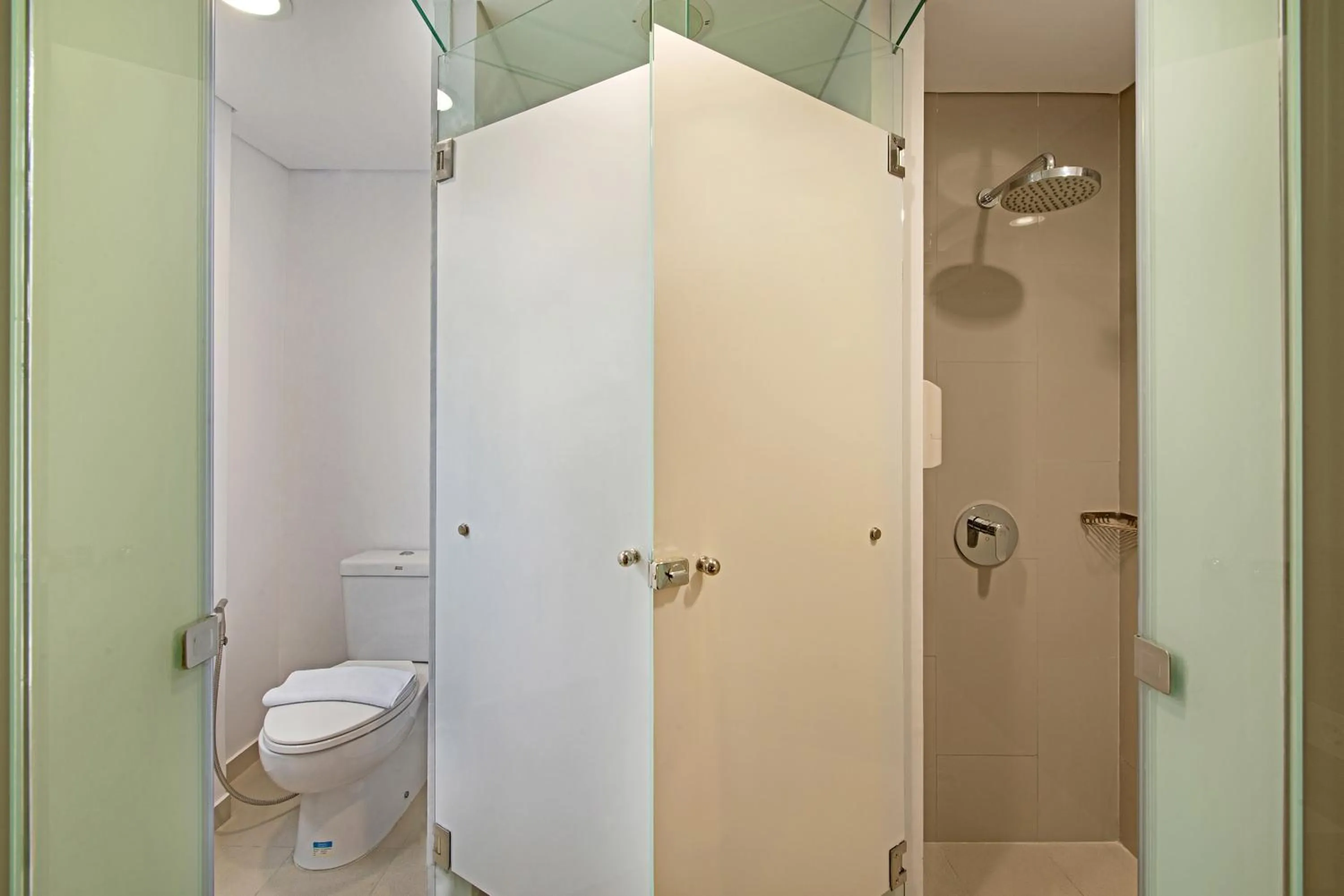 Shower in Whiz Prime Hotel Pajajaran Bogor