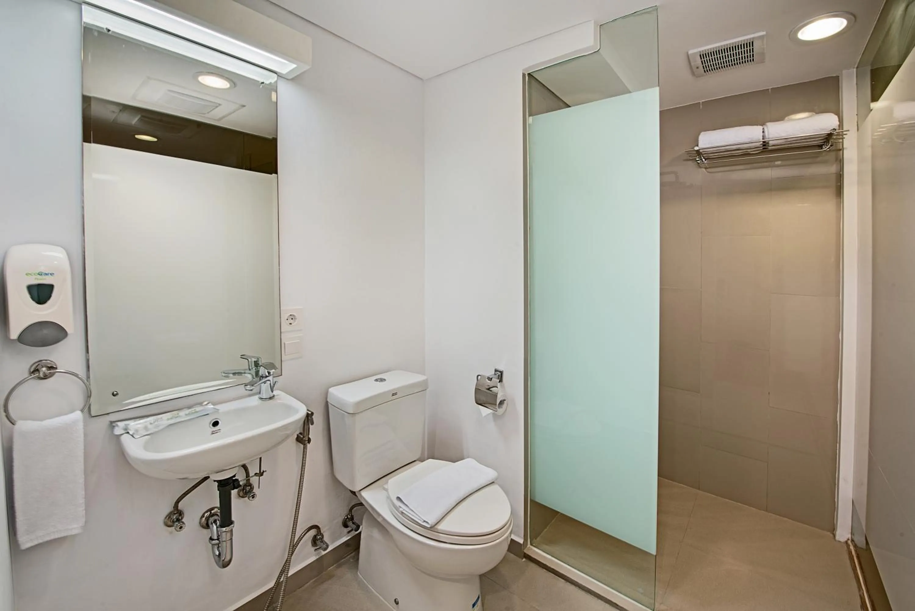 Bathroom in Whiz Prime Hotel Pajajaran Bogor