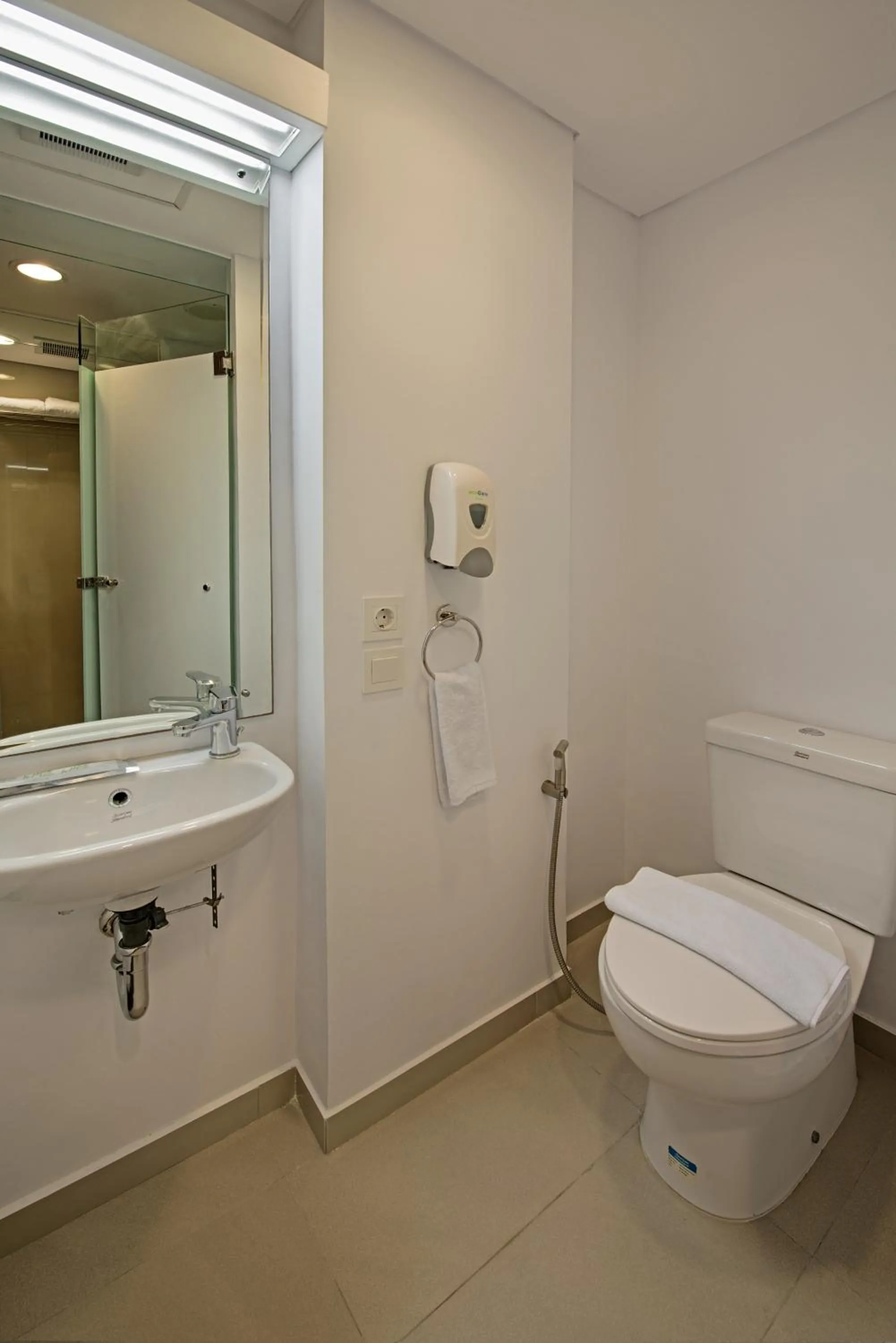 Toilet in Whiz Prime Hotel Pajajaran Bogor