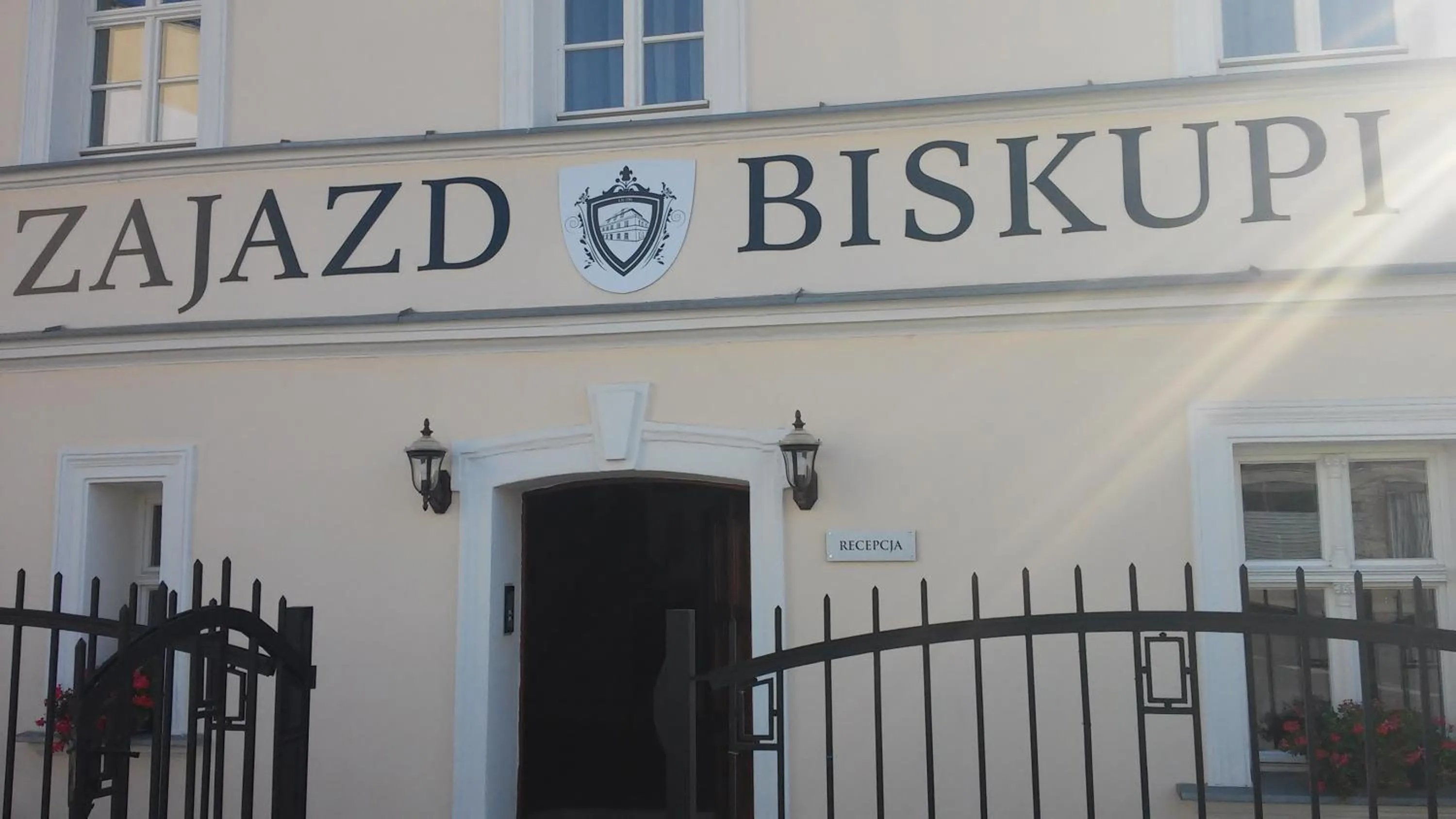 Facade/entrance in Zajazd Biskupi