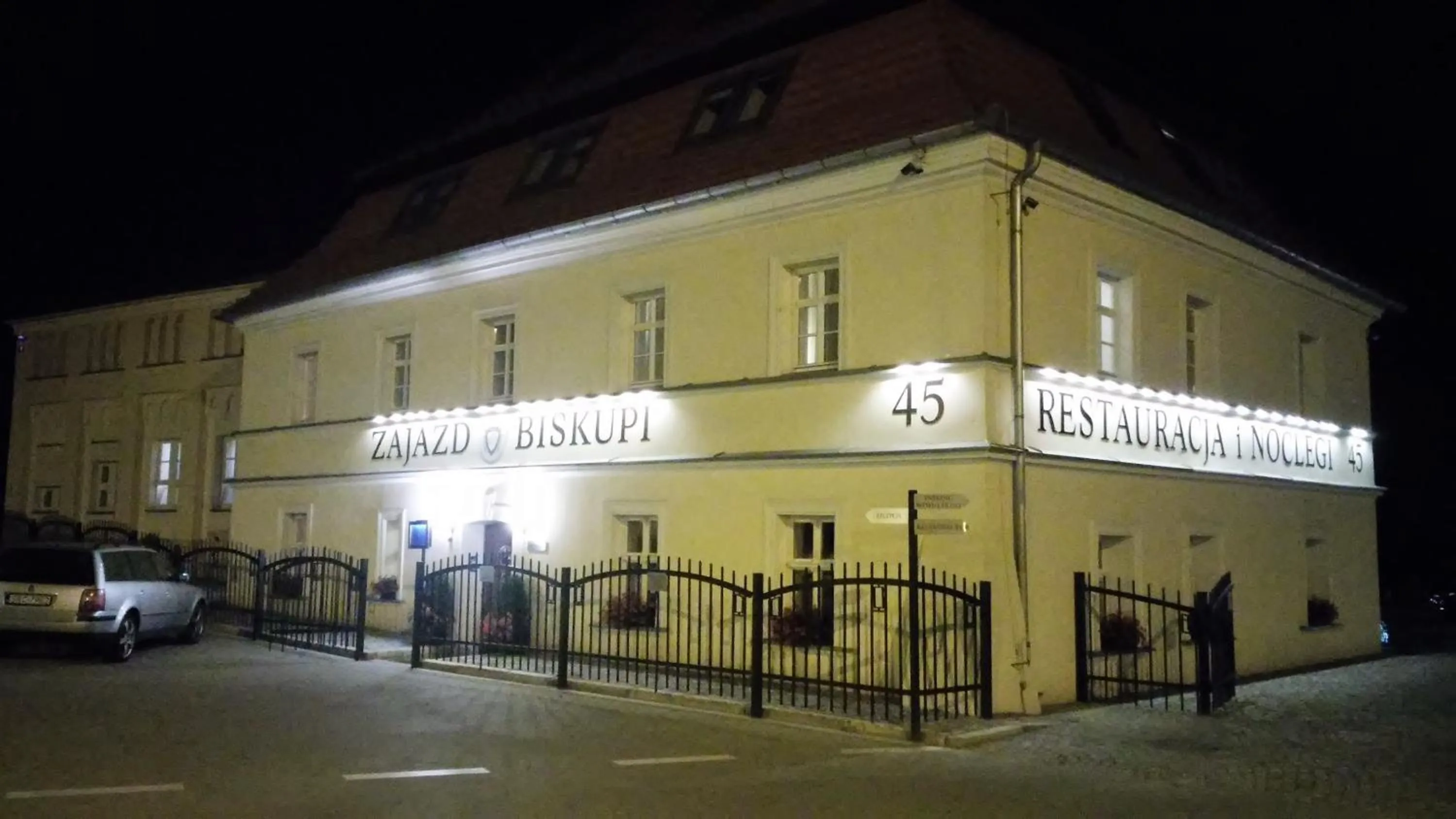 Facade/entrance in Zajazd Biskupi