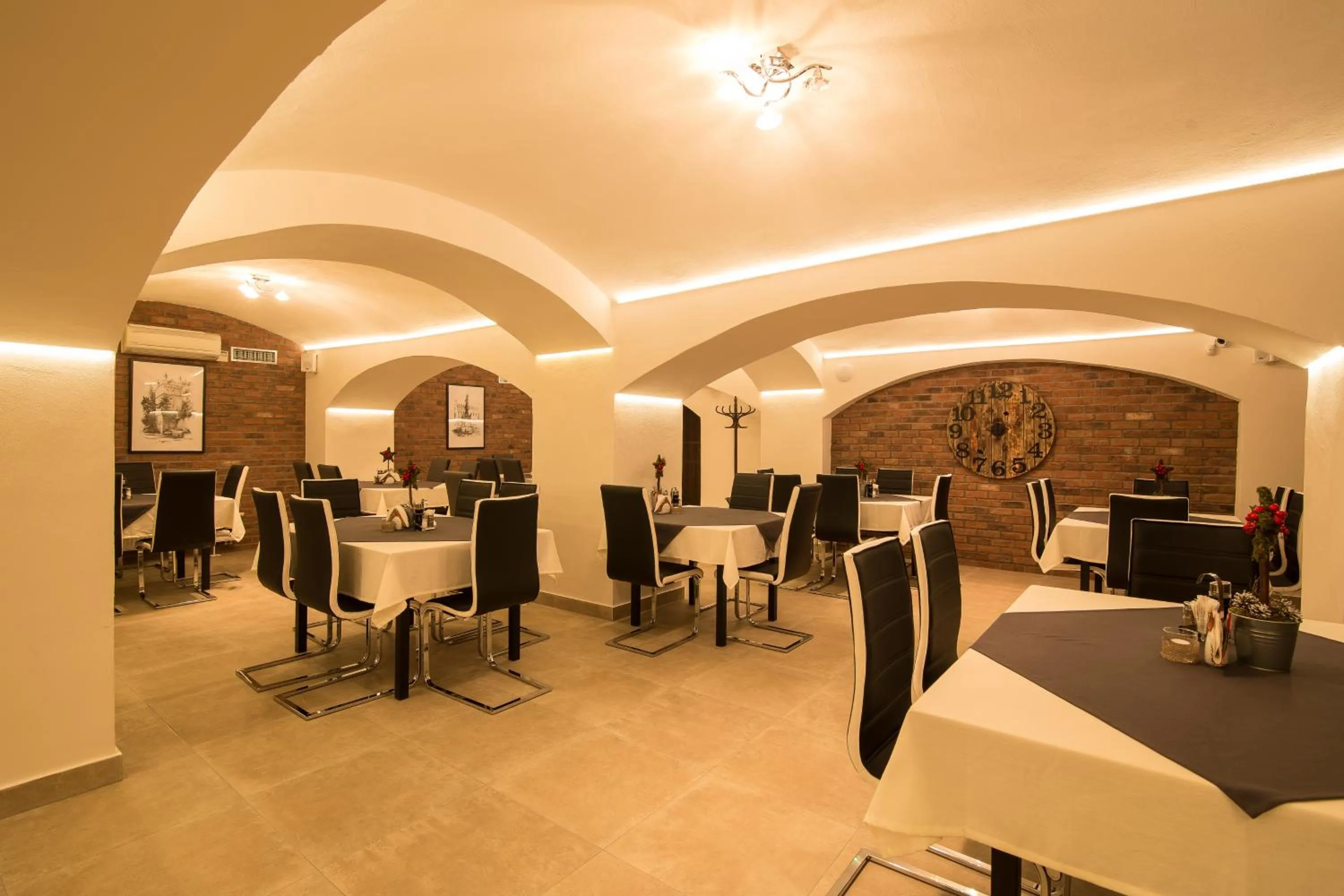 Restaurant/places to eat in Zajazd Biskupi