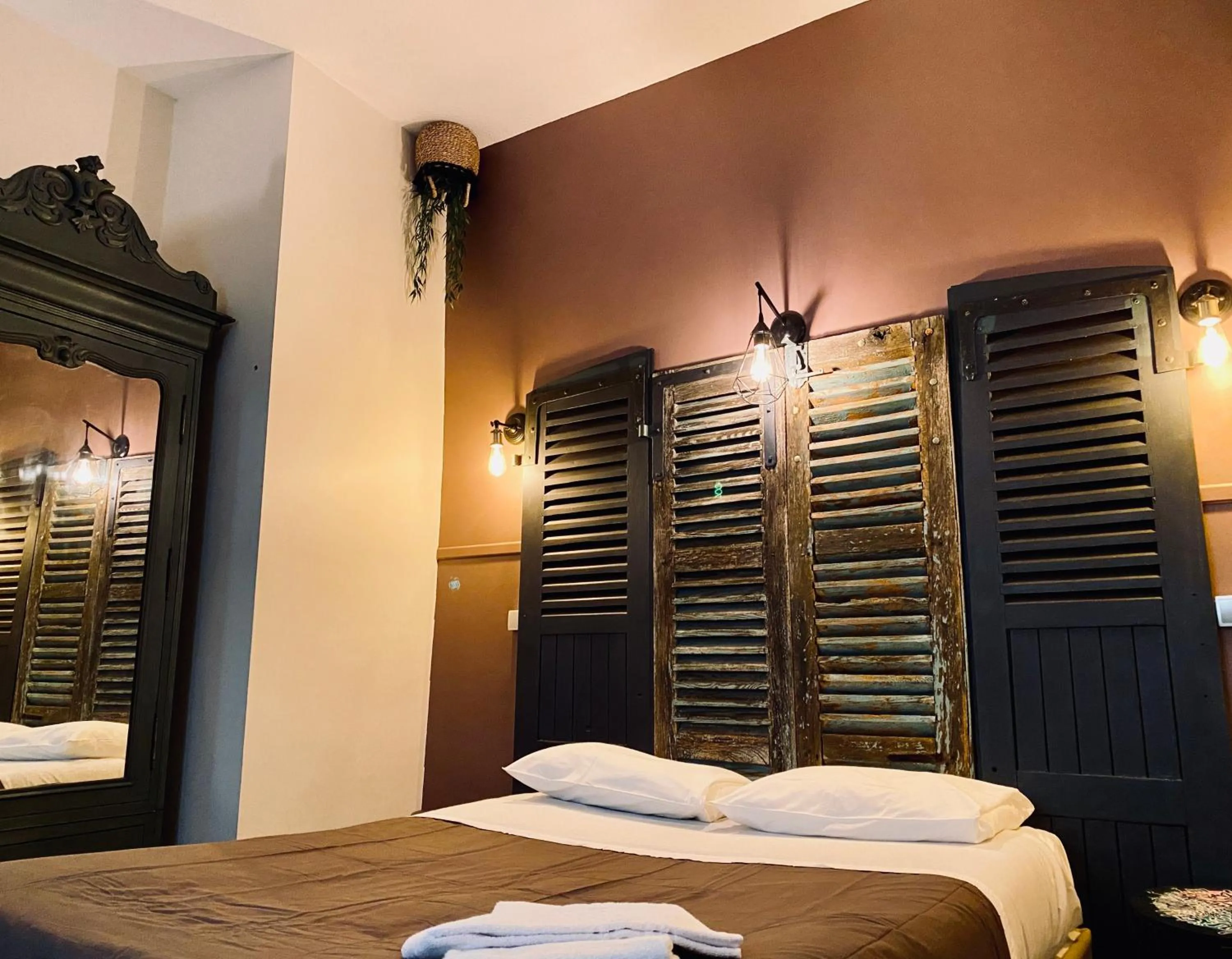 Bed in Hotel Le Midi Clermont-Cournon