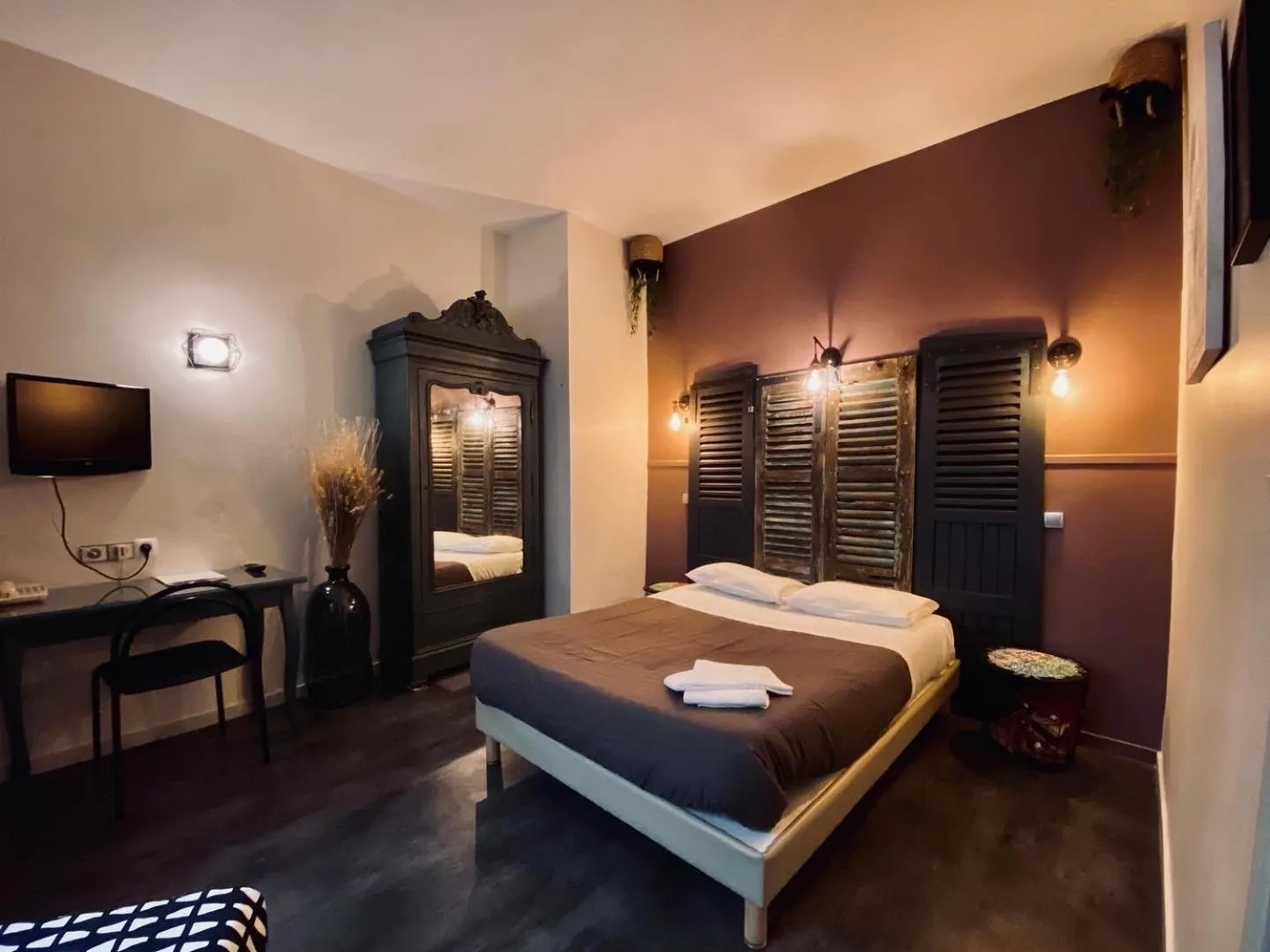 Bed in Hotel Le Midi Clermont-Cournon