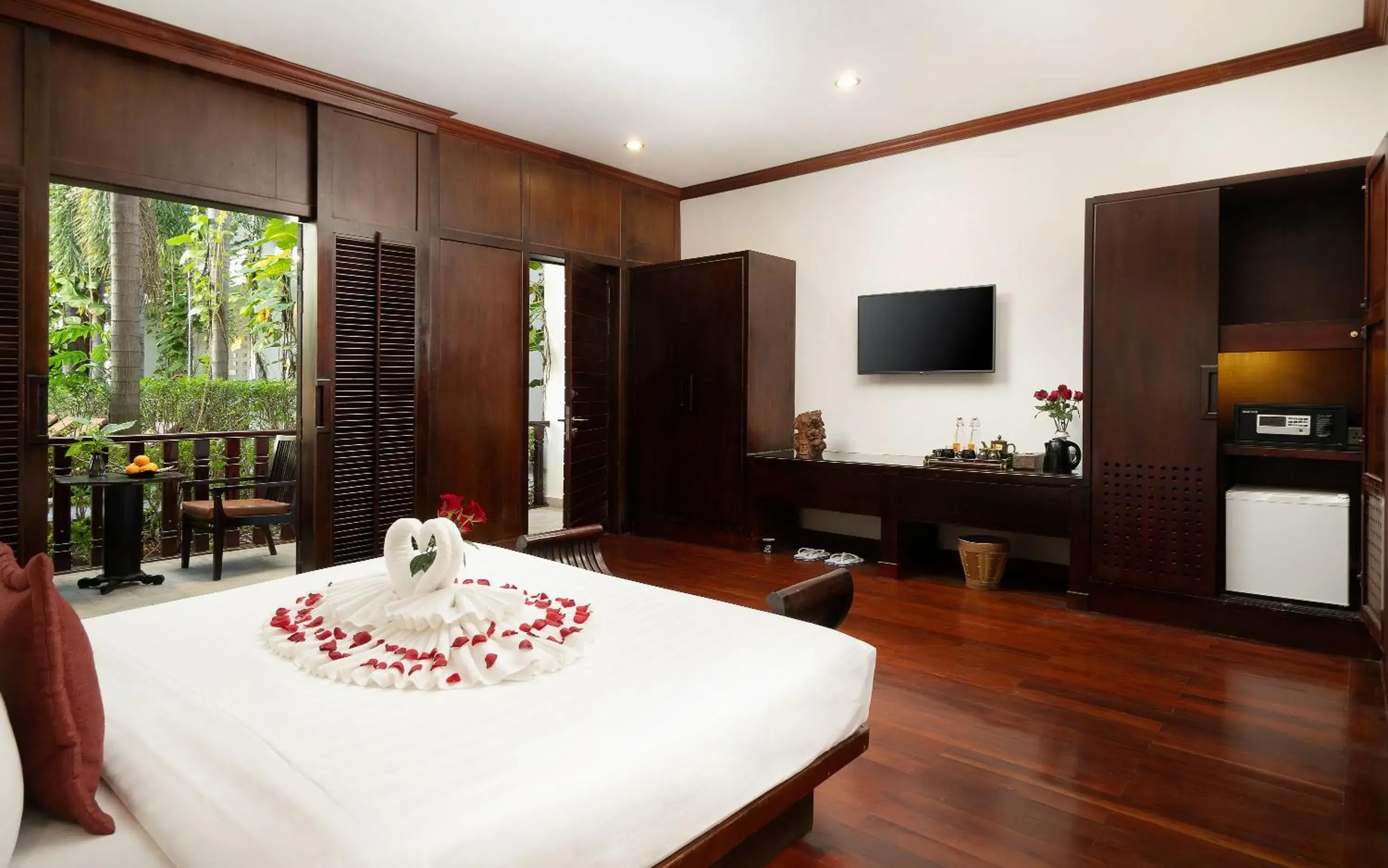 King Suite With Balcony Pool View - Free Pick Up in The Moon Residence & Spa King Suite With Balcony Pool View - Free Pick Up in The Moon Residence & Spa