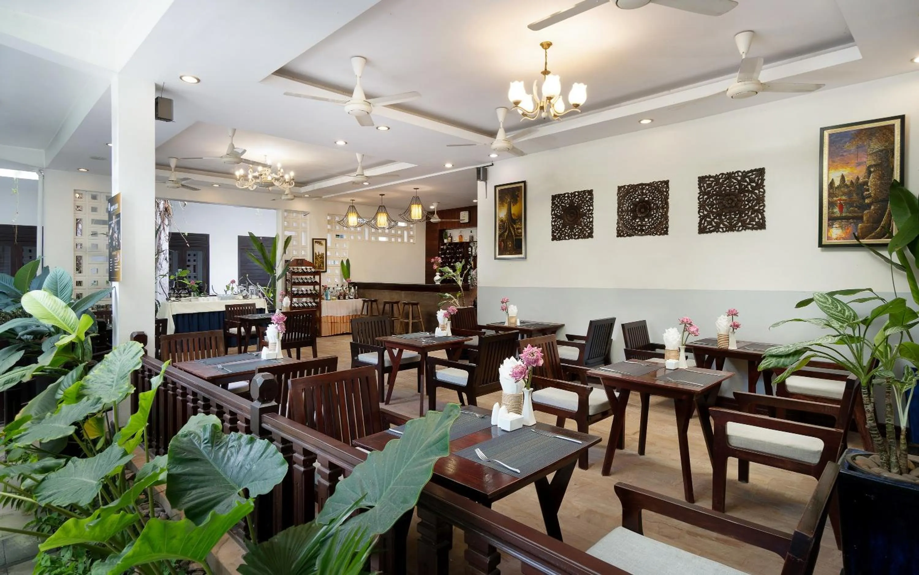 Restaurant/places to eat in The Moon Residence & Spa