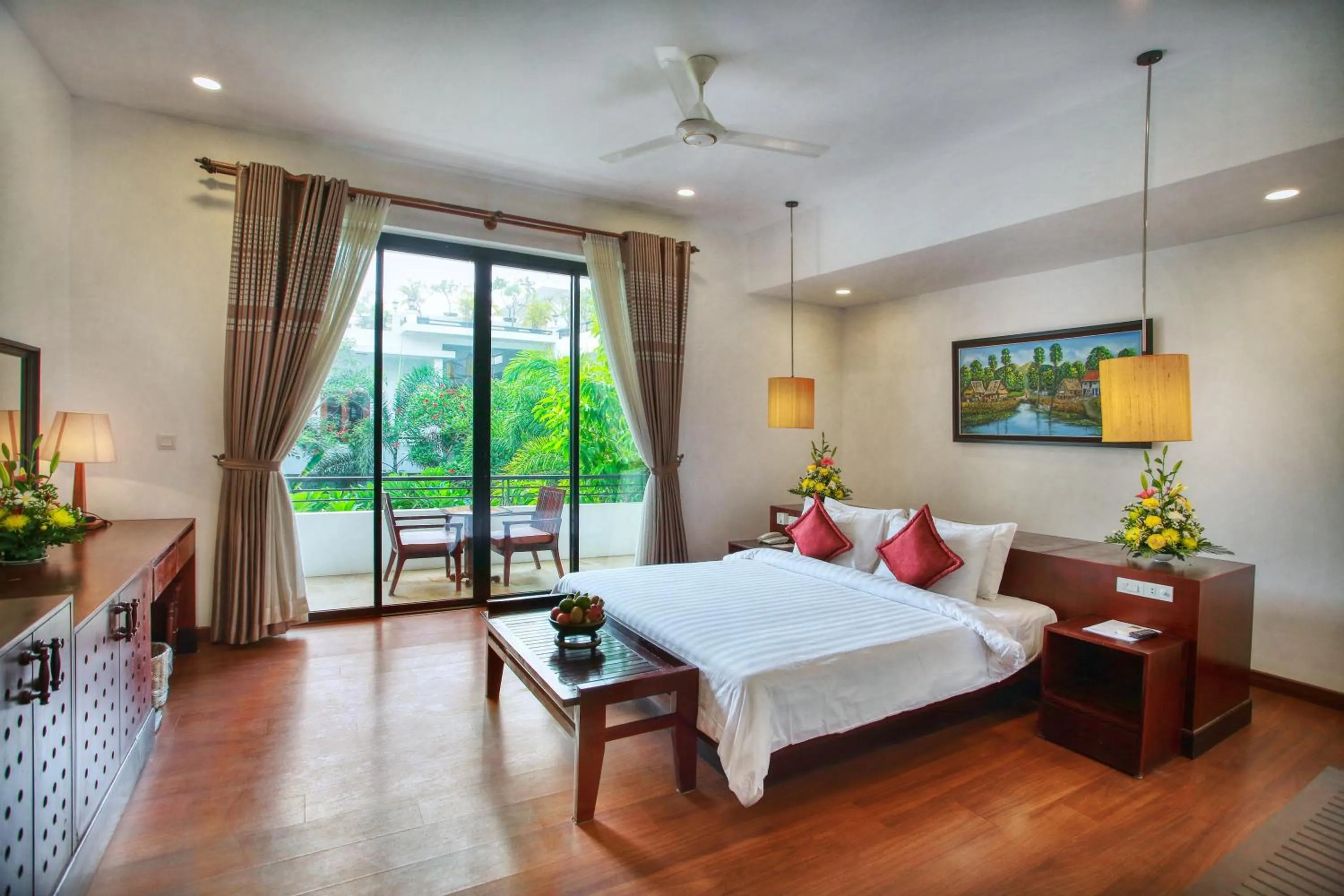 Landmark King With Balcony Pool View - Free Pick Up  in The Moon Residence & Spa