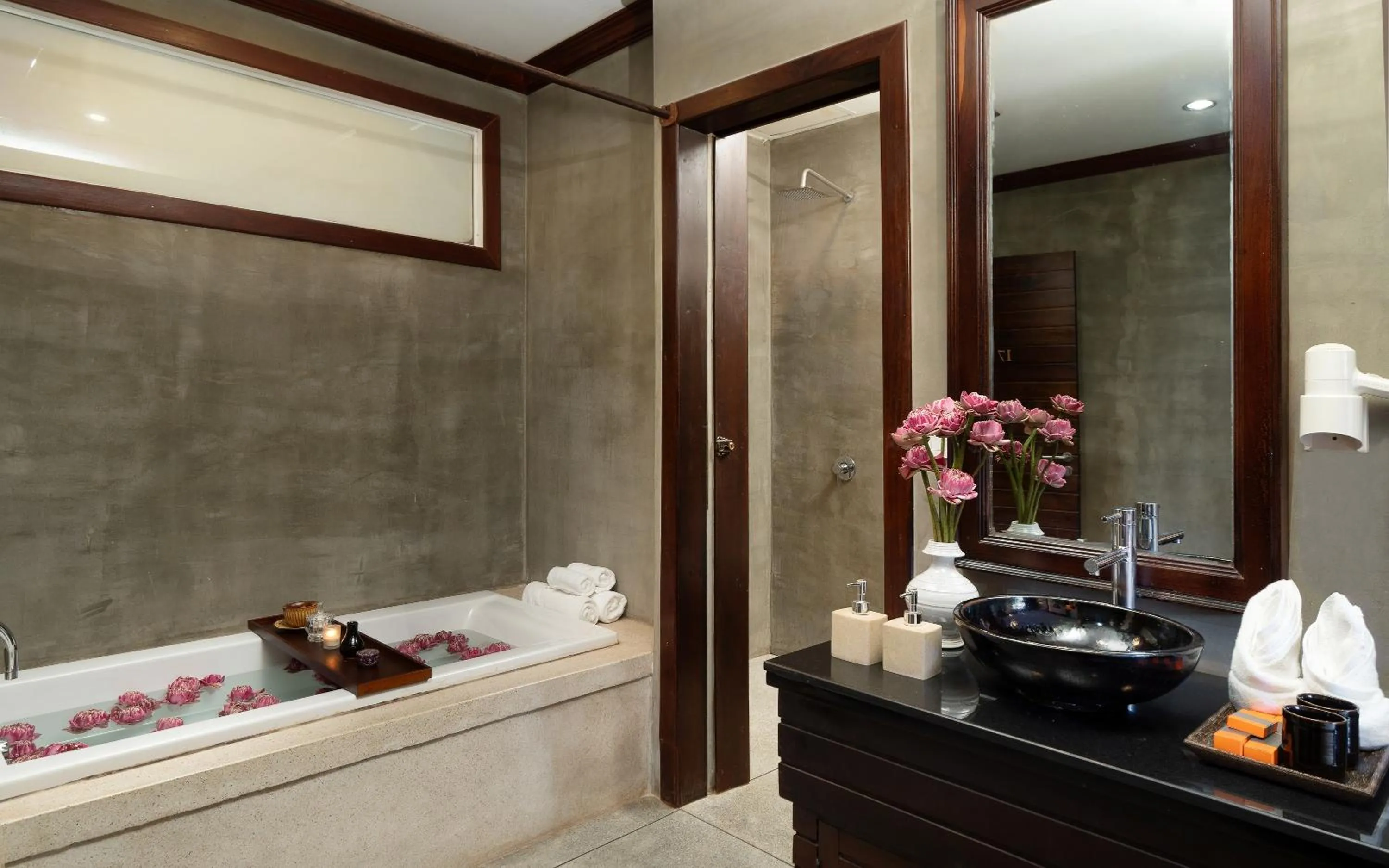 Shower in The Moon Residence & Spa