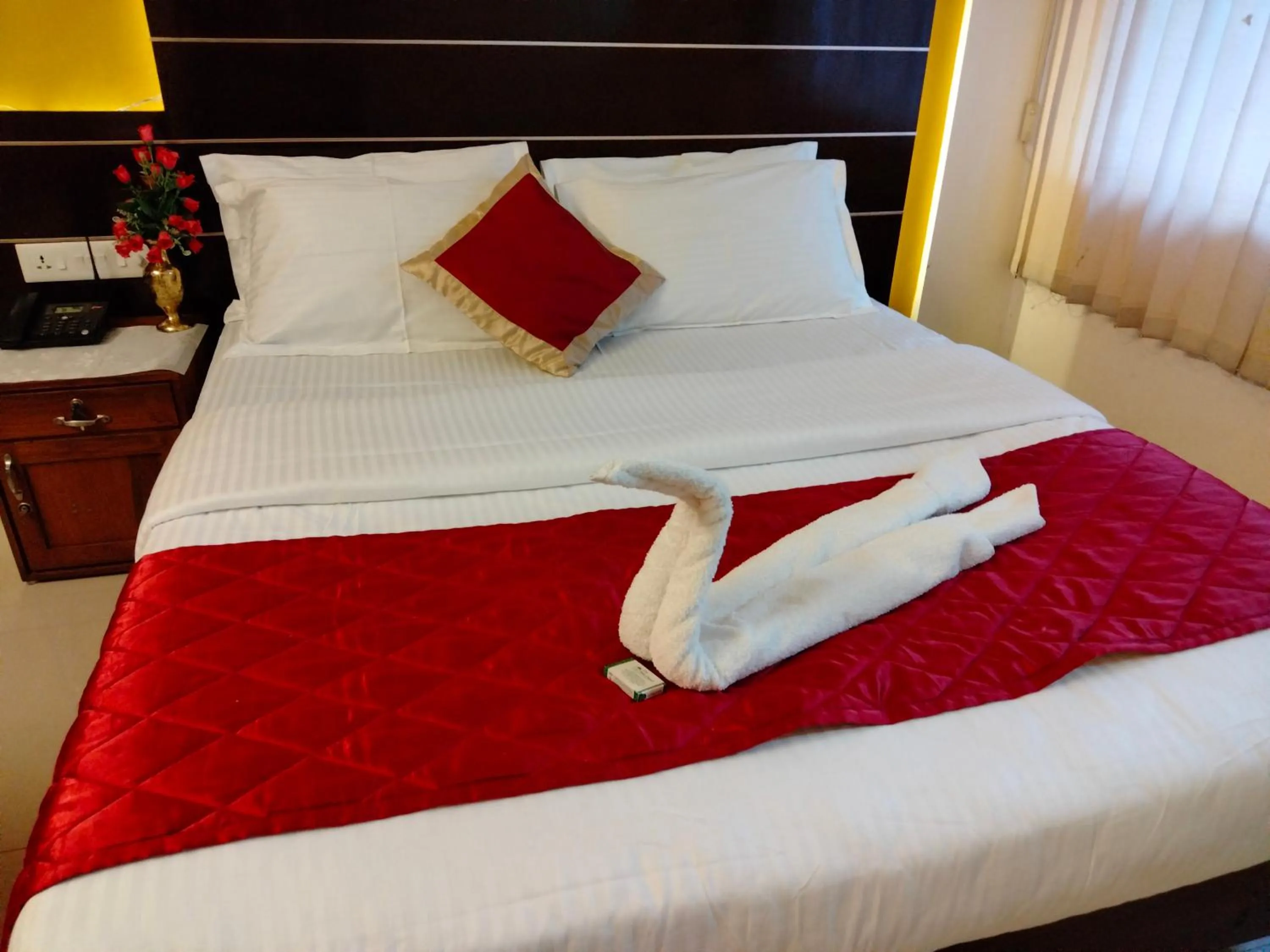 View (from property/room), Bed in Hotel Silver Sand