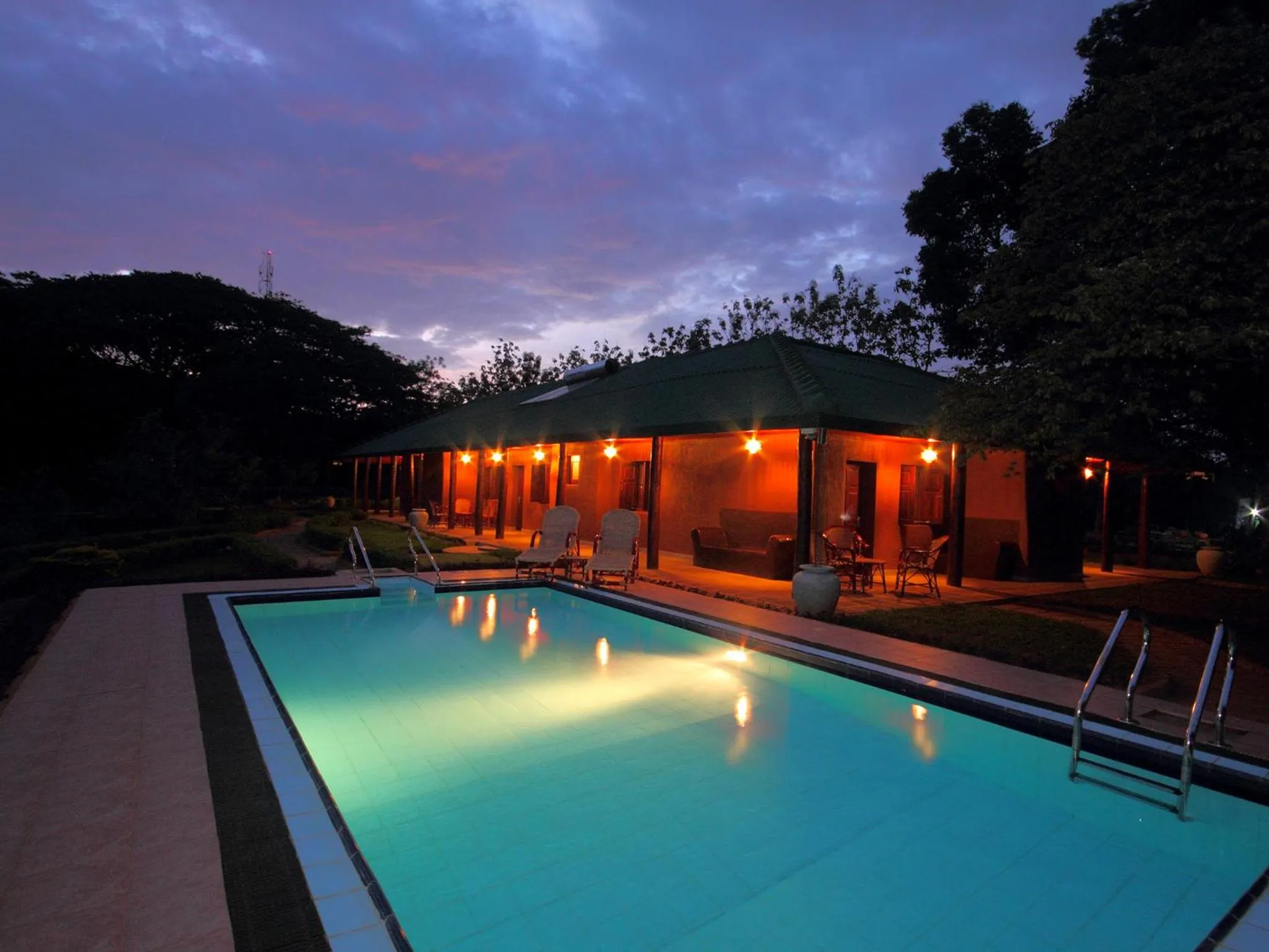 Swimming pool in Grand & Gangula