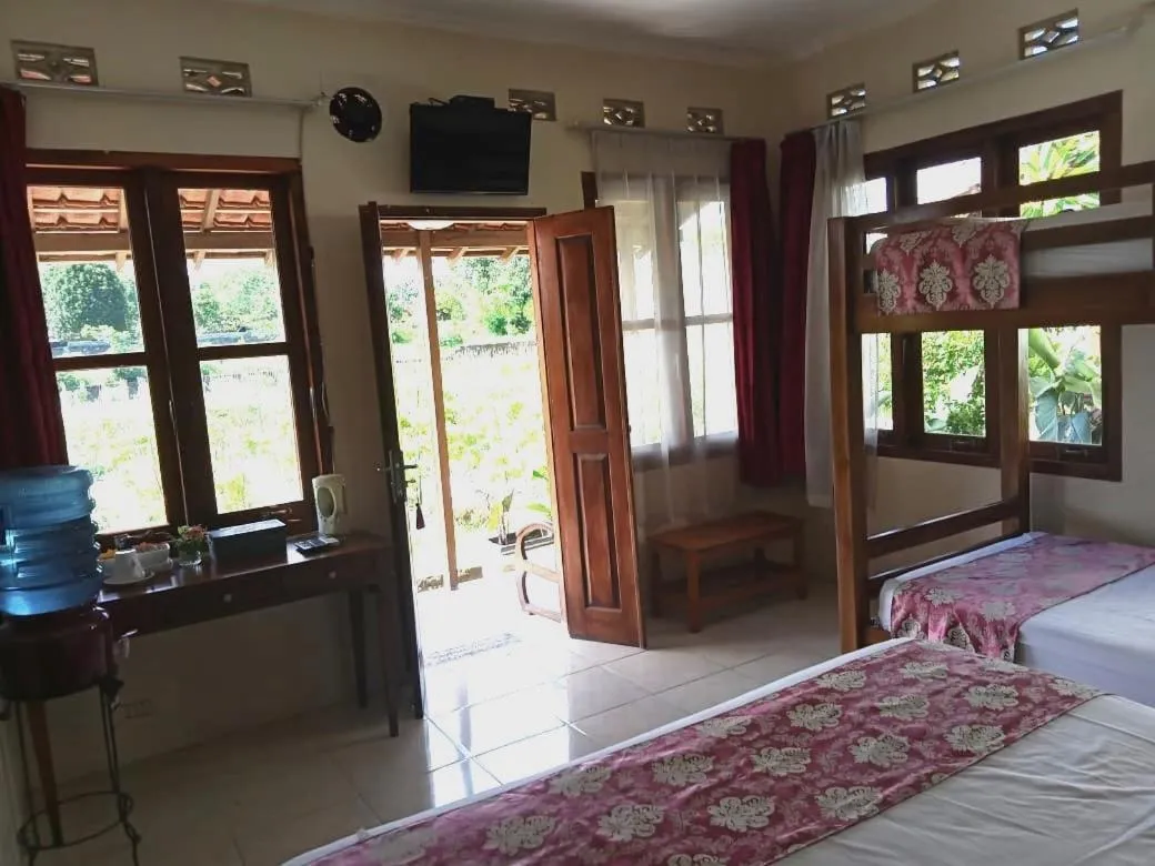 Coffee/tea facilities, Bed in Rosella Cottages - Homestay - Yogyakarta