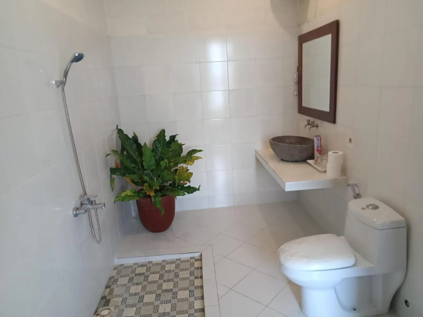 Bathroom in Rosella Cottages - Homestay - Yogyakarta