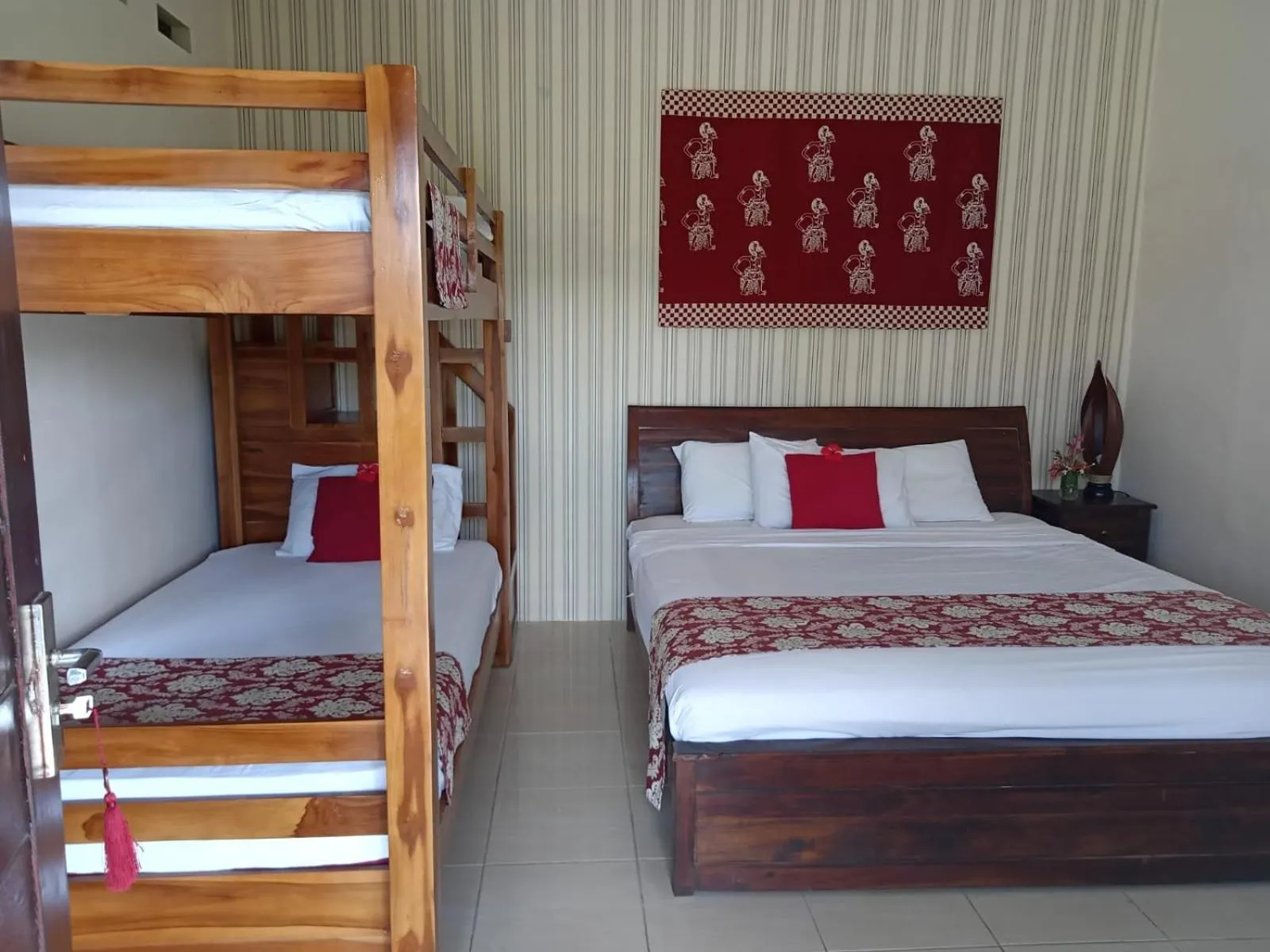 Bedroom, Bed in Rosella Cottages - Homestay - Yogyakarta
