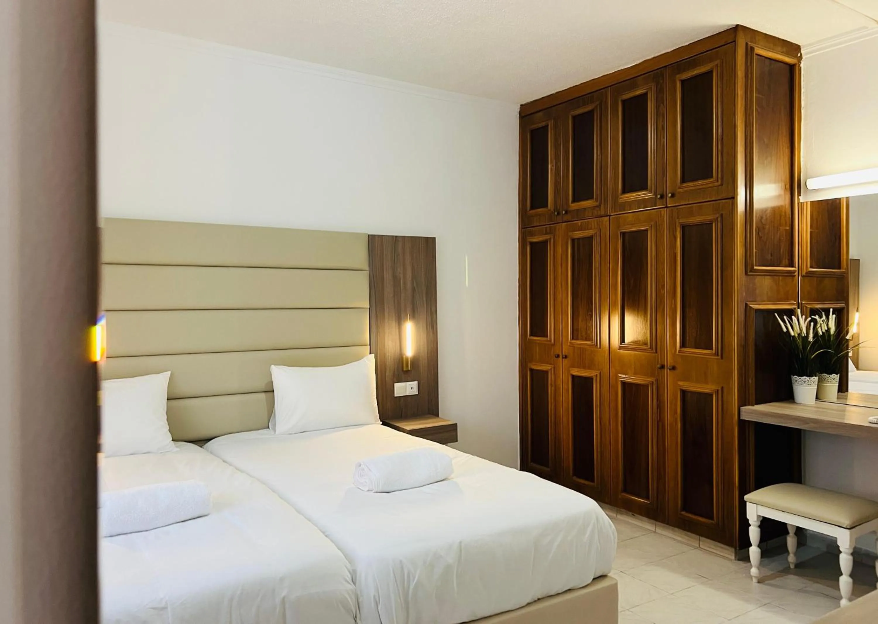 Marlita Beach Hotel Apartments