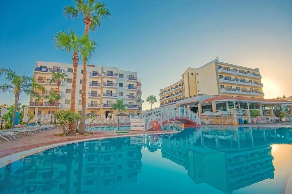 Marlita Beach Hotel Apartments