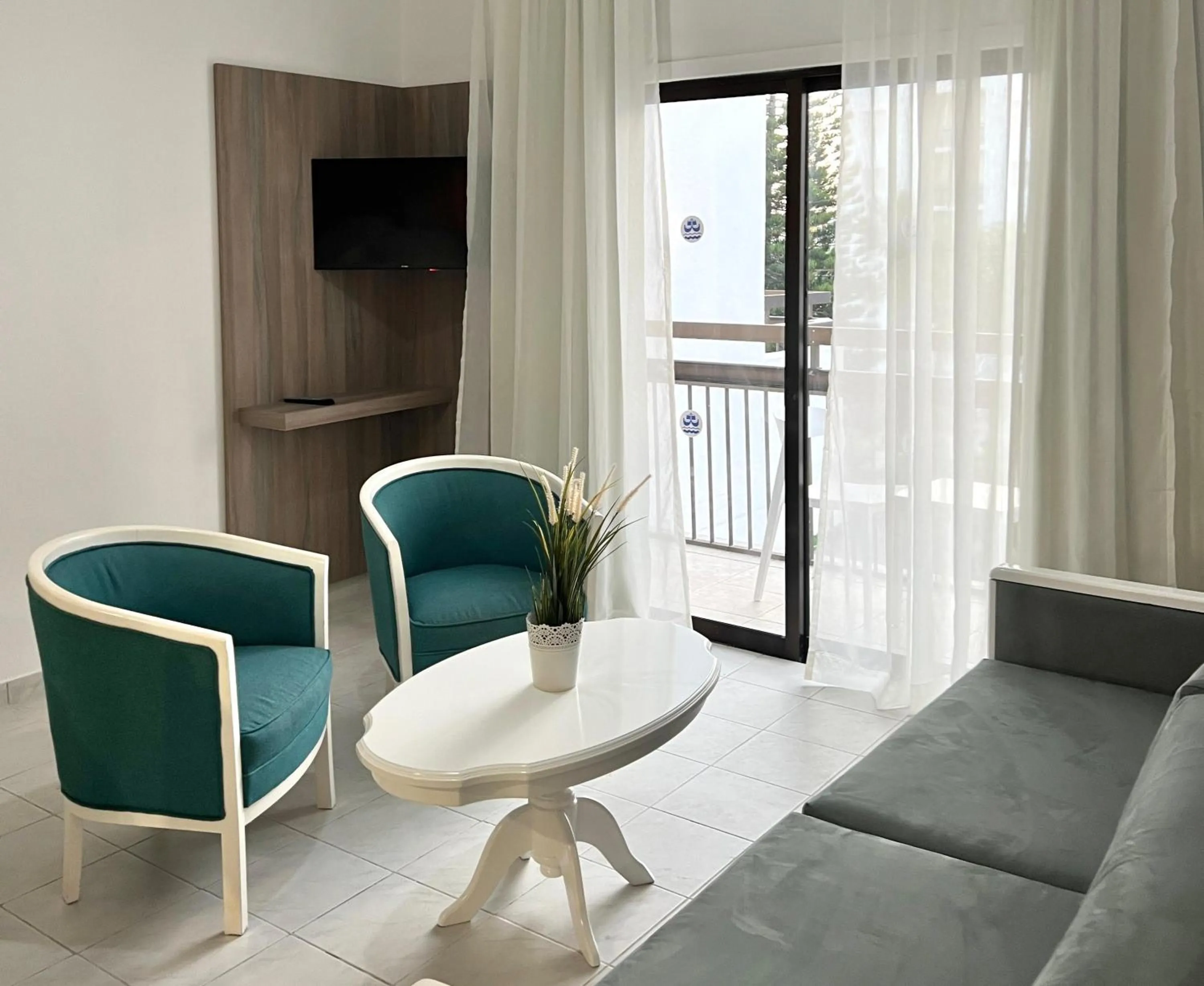 Marlita Beach Hotel Apartments