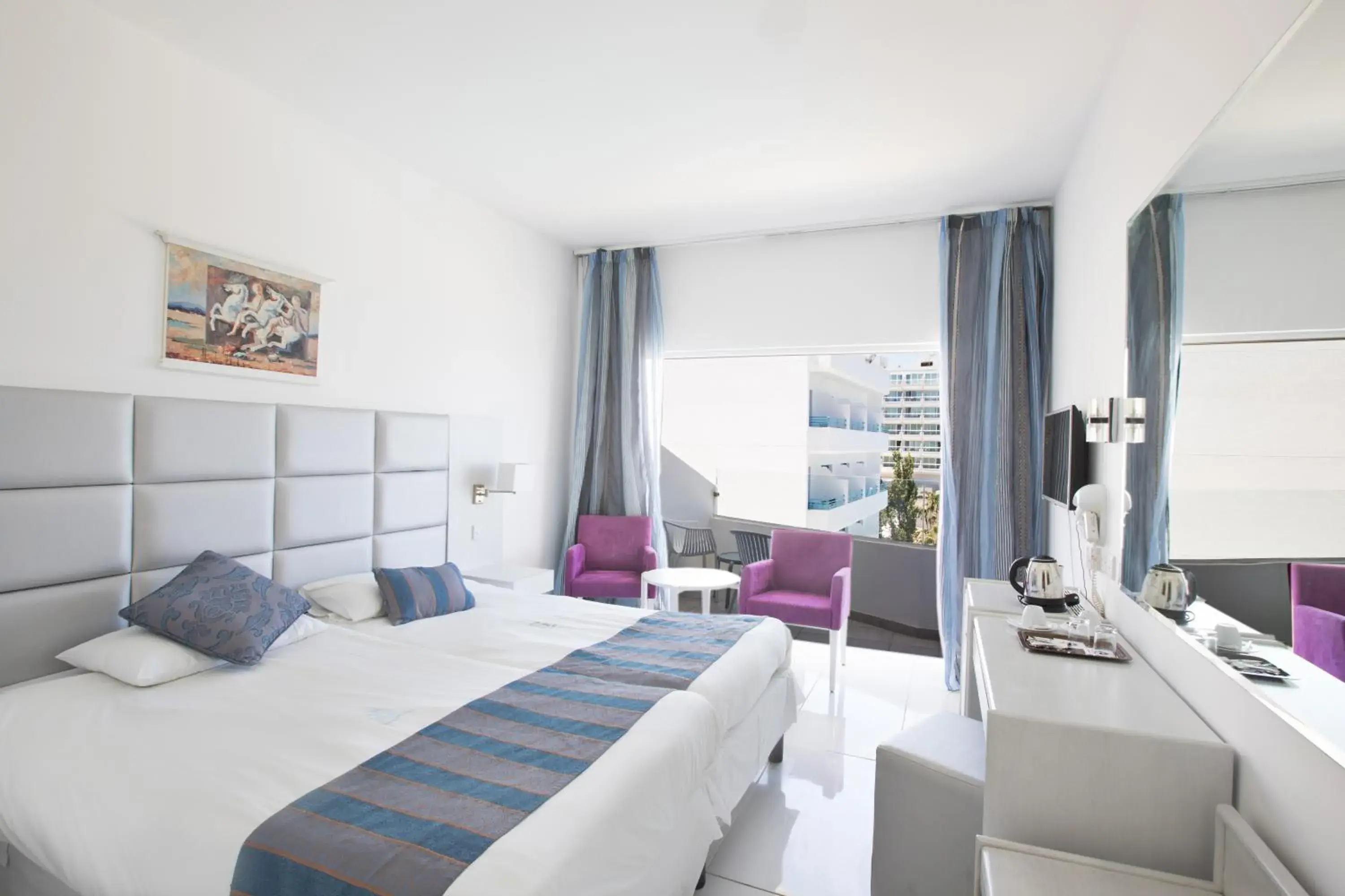 Standard Double or Twin Room with Side Sea View in Silver Sands Beach Hotel Standard Double or Twin Room with Side Sea View in Silver Sands Beach Hotel