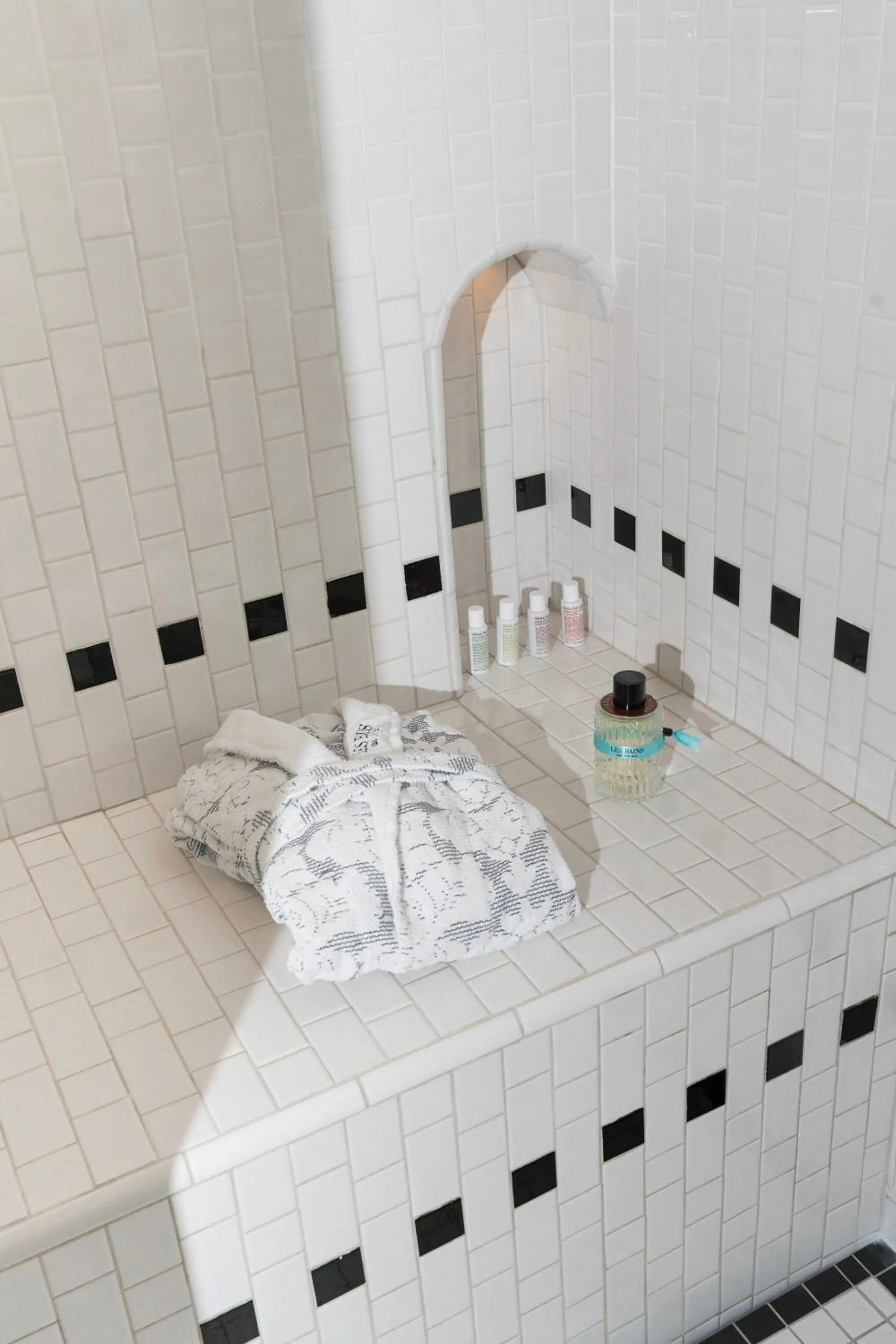 Steam room, Bed in Hotel Les Bains Paris