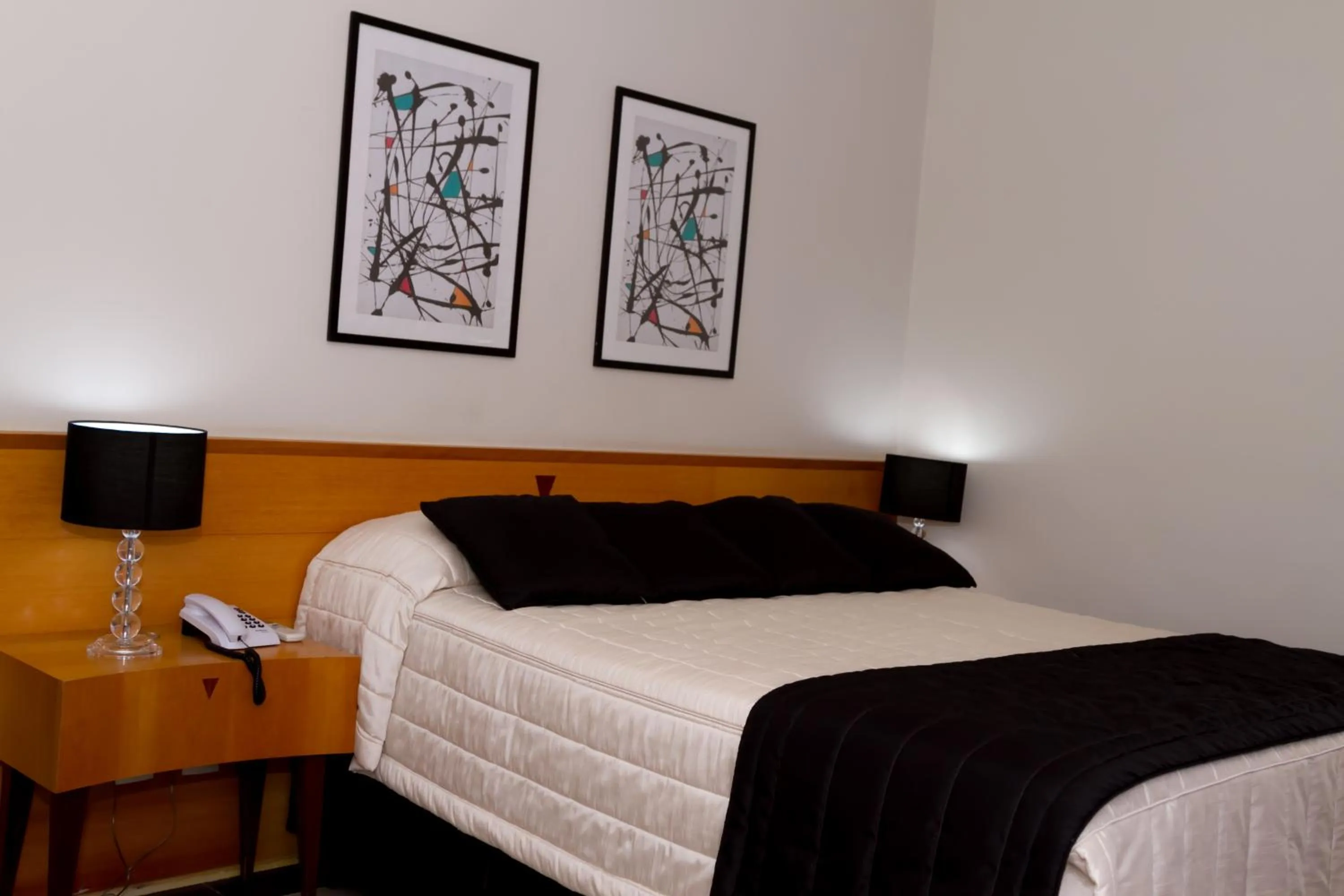 Photo of the whole room, Bed in Hotel Canada