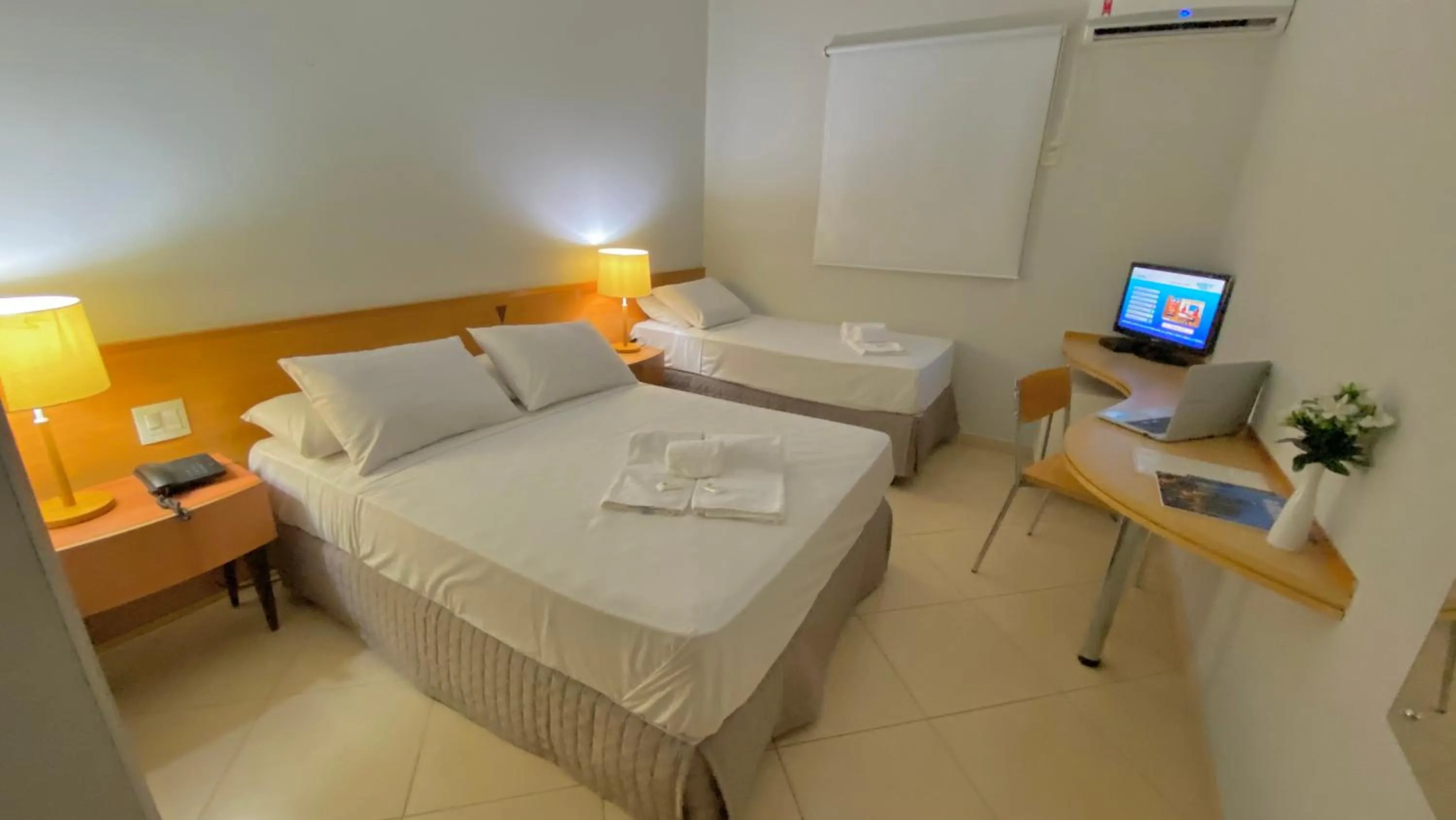 Bedroom, Bed in Hotel Canada