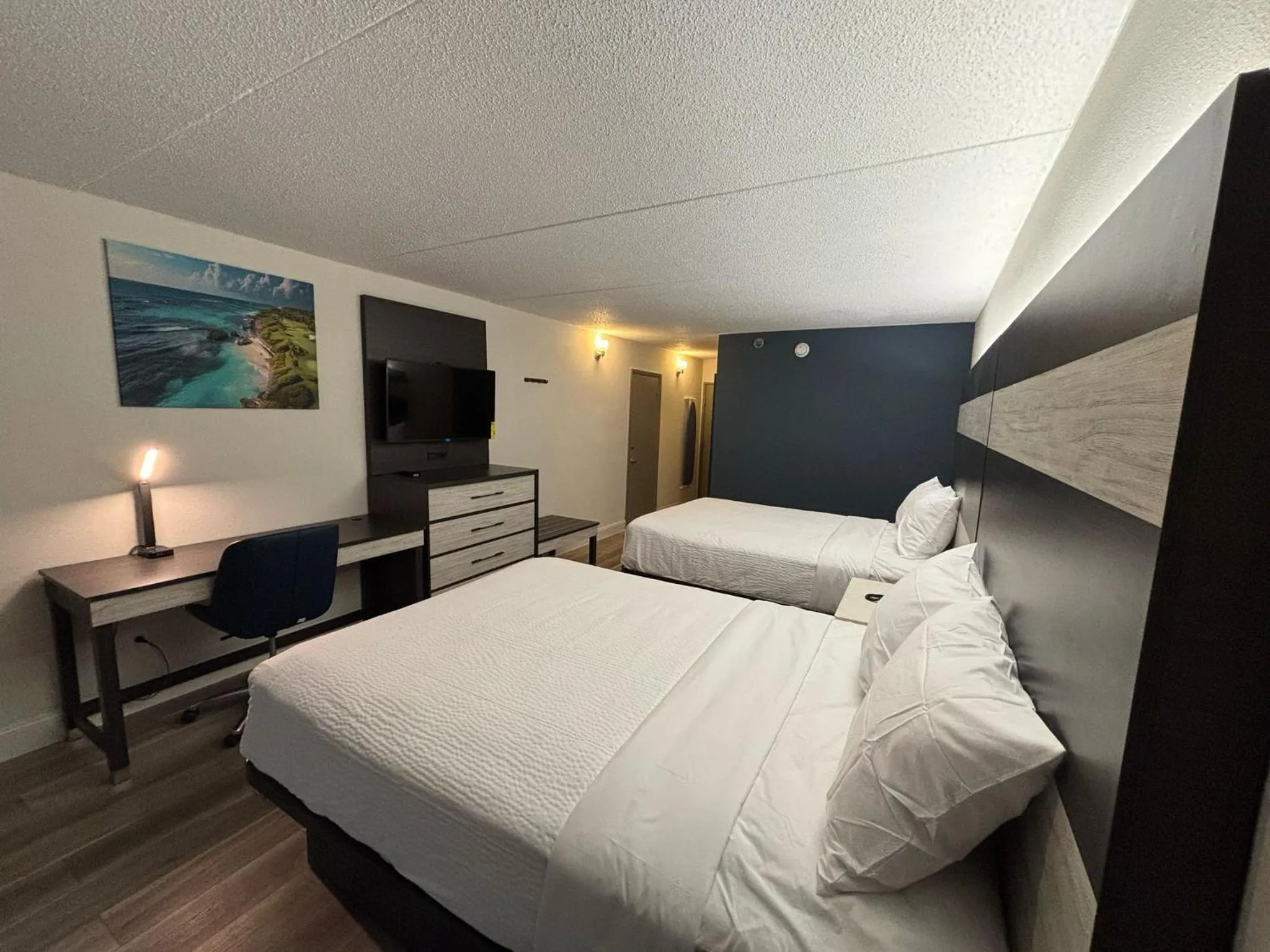 Bed in Baymont by Wyndham Williamsburg I-64