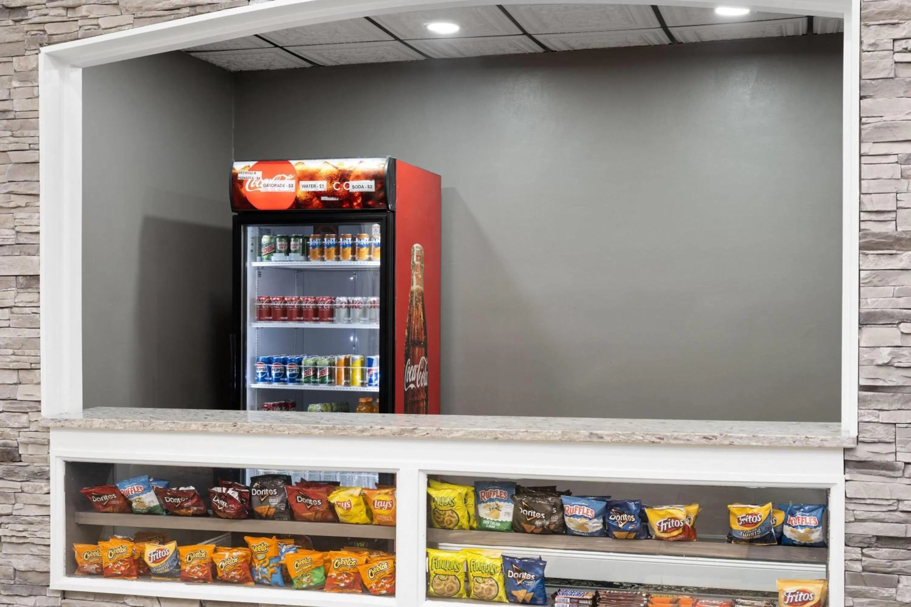 Food and drinks in Baymont by Wyndham Williamsburg I-64