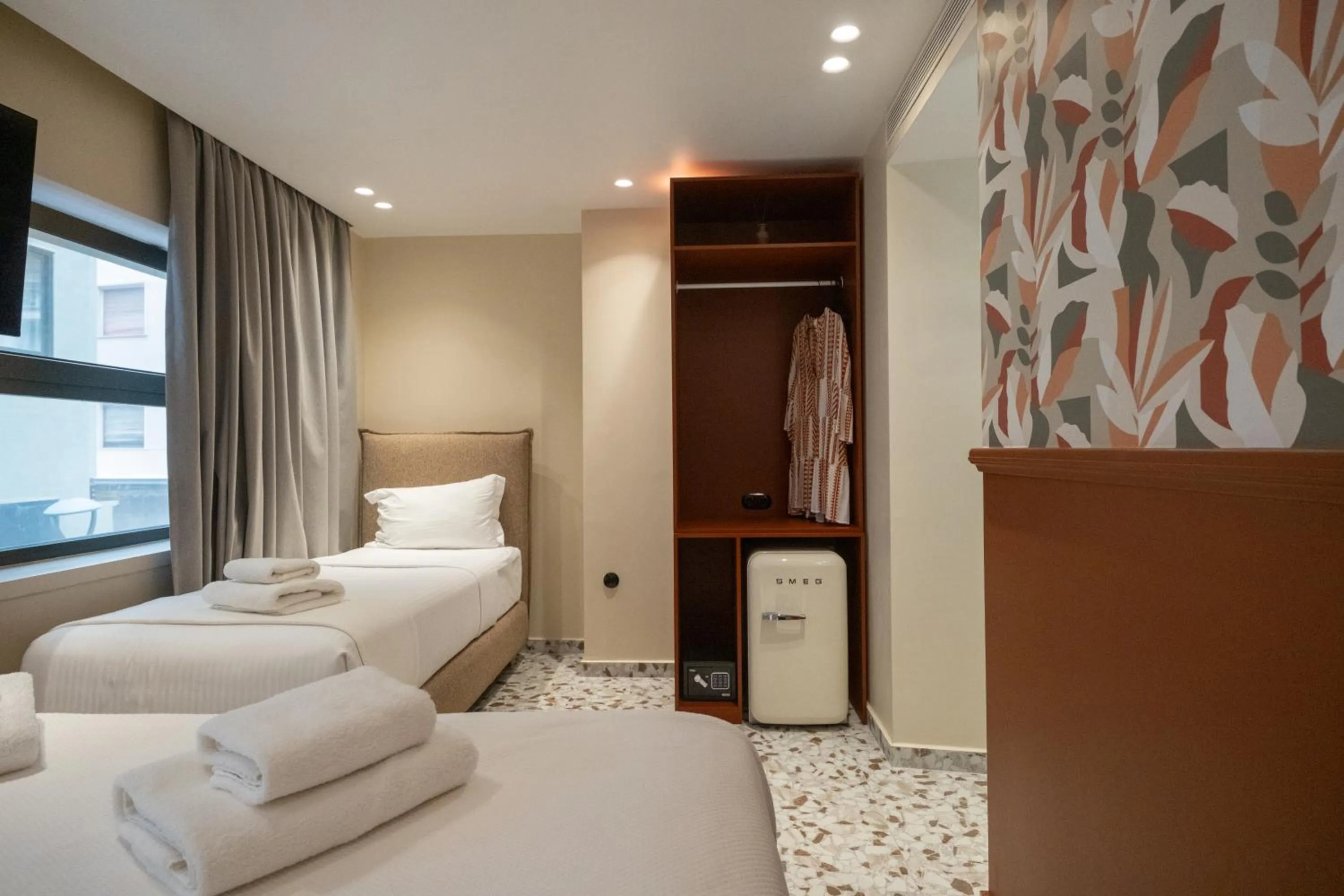 Photo of the whole room, Bed in Athens Retro