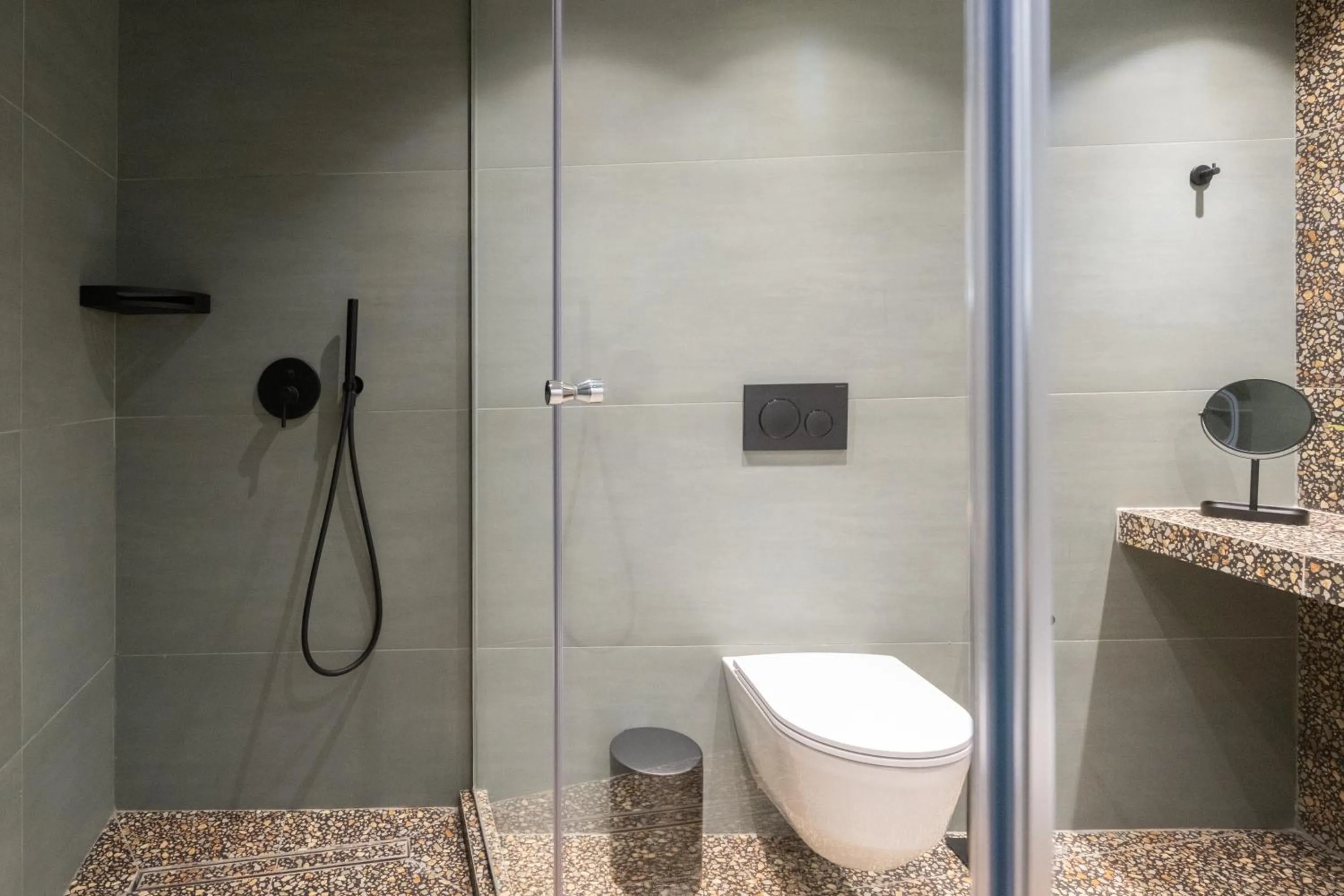 Bathroom in Athens Retro