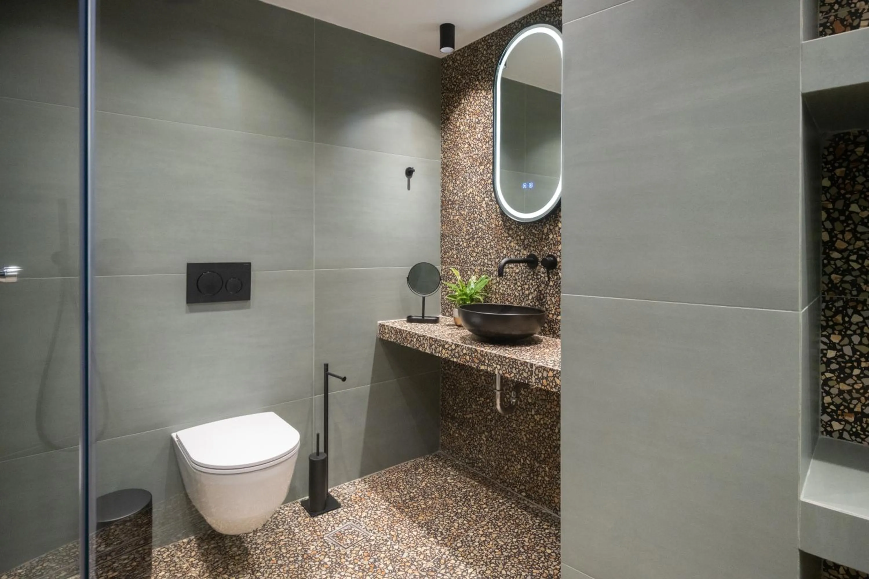 Bathroom in Athens Retro