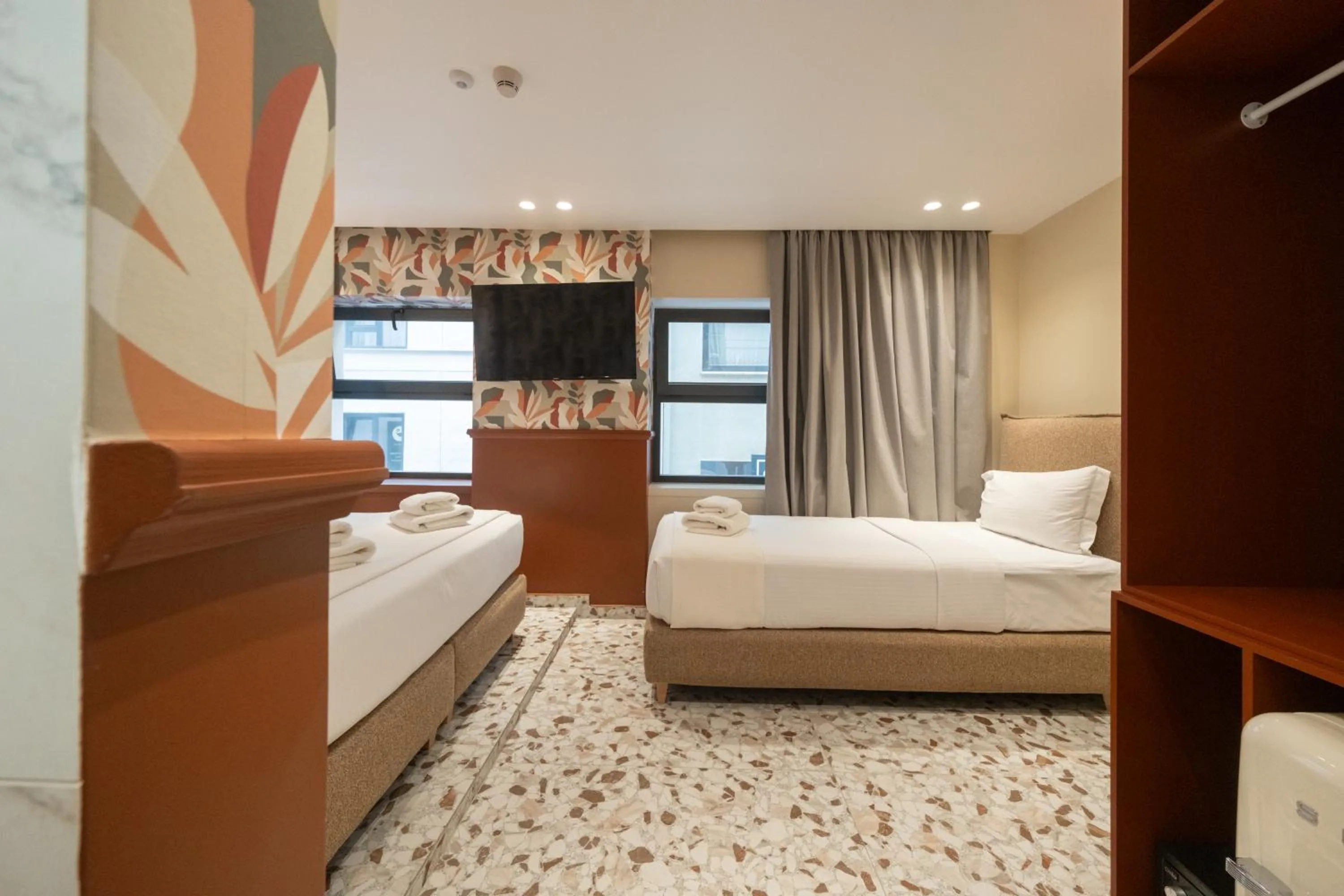 Photo of the whole room, Bed in Athens Retro