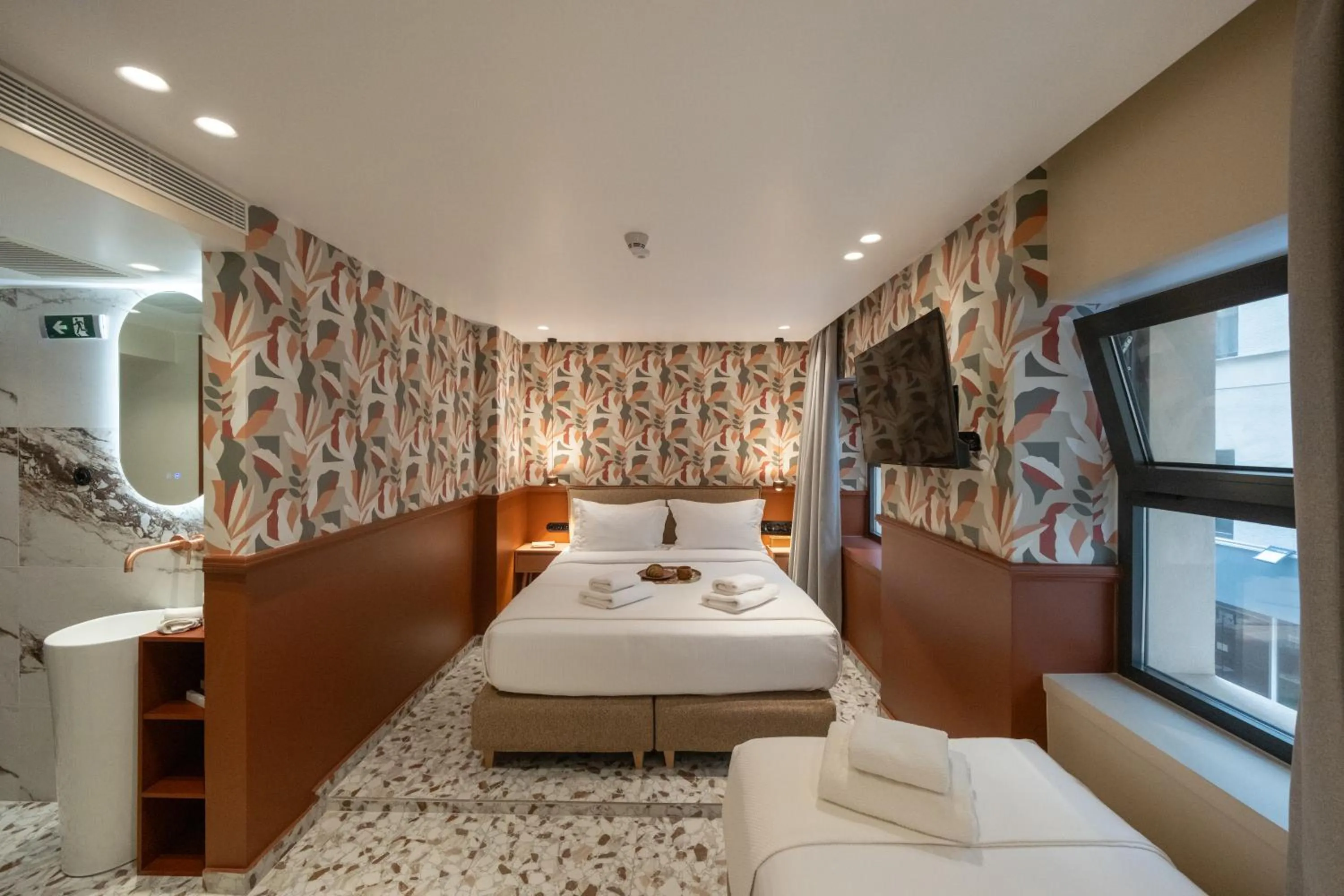 Photo of the whole room, Bed in Athens Retro