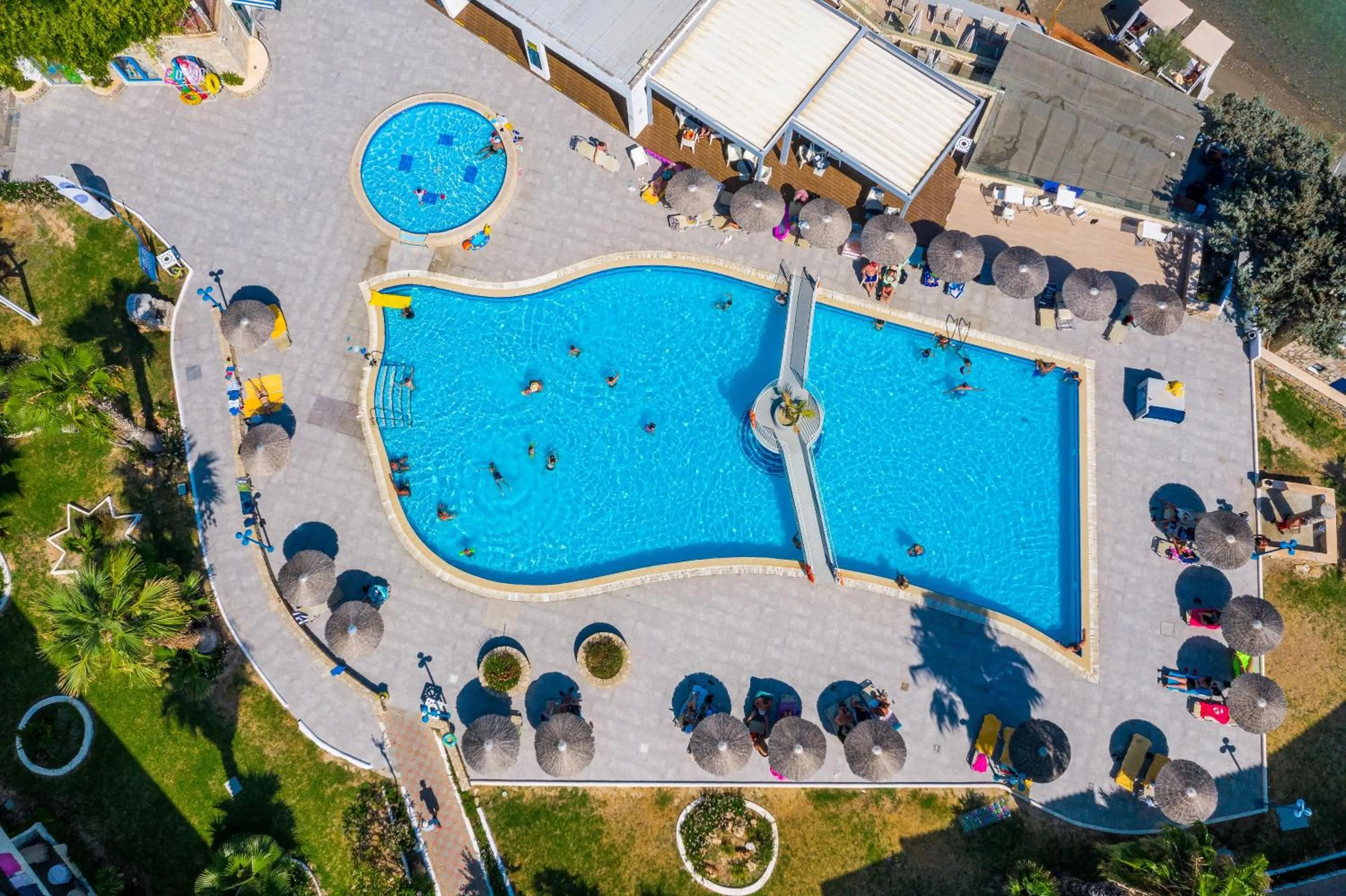Swimming pool in Sunrise Hotel