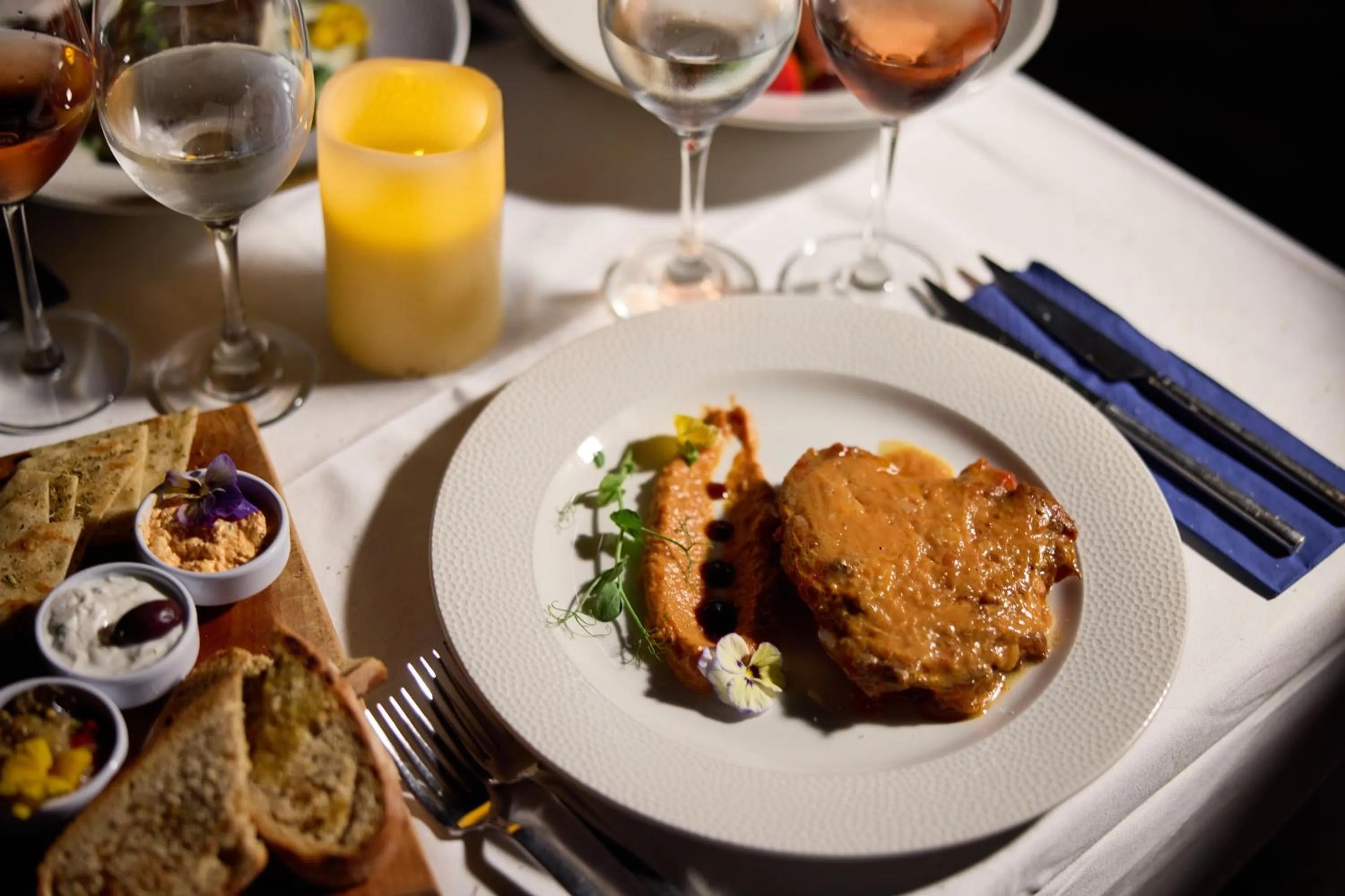 Restaurant/places to eat in Sunrise Hotel