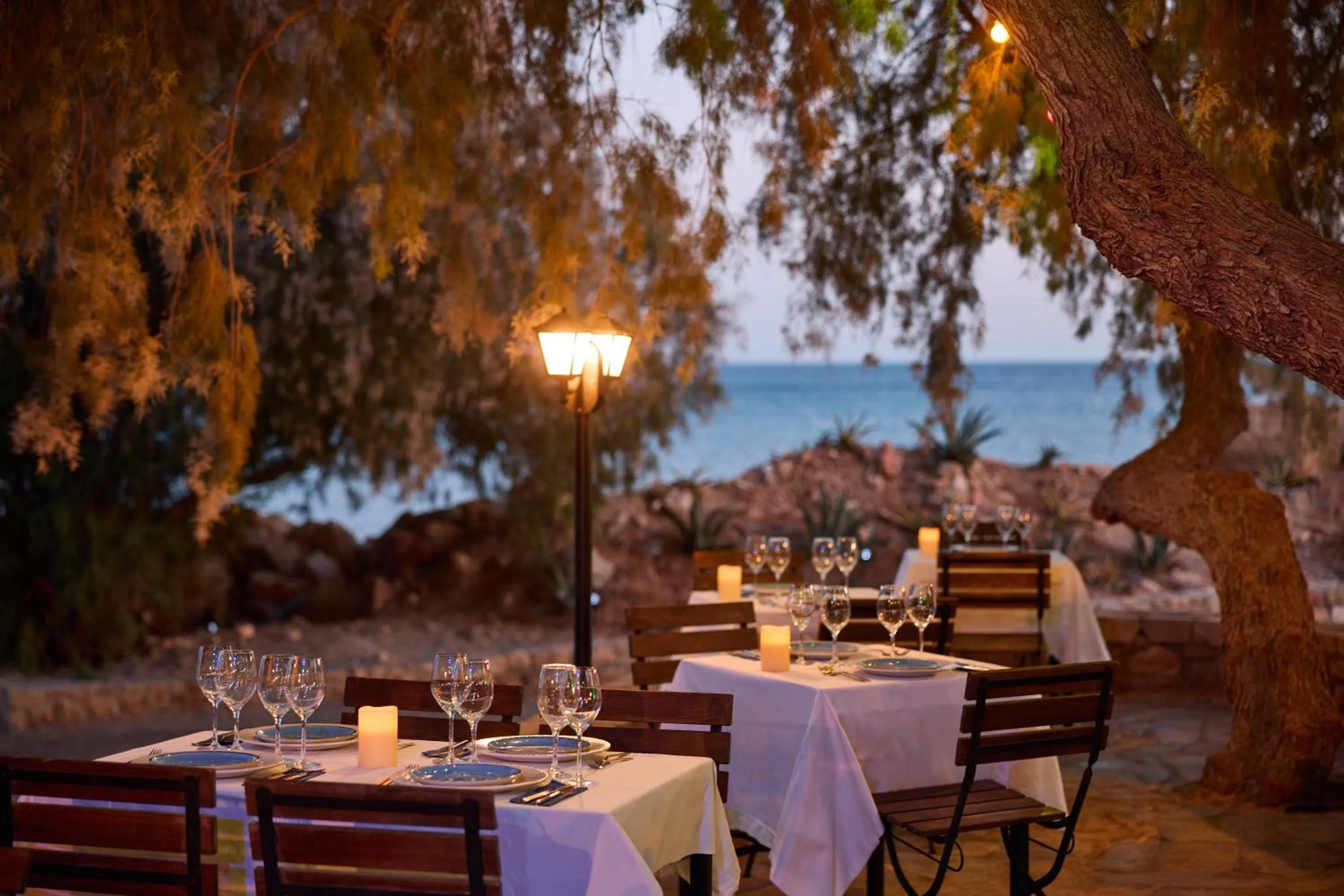 Restaurant/places to eat in Sunrise Hotel