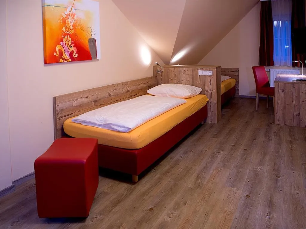 Bedroom, Bed in Landgasthof Schwarzes Roß