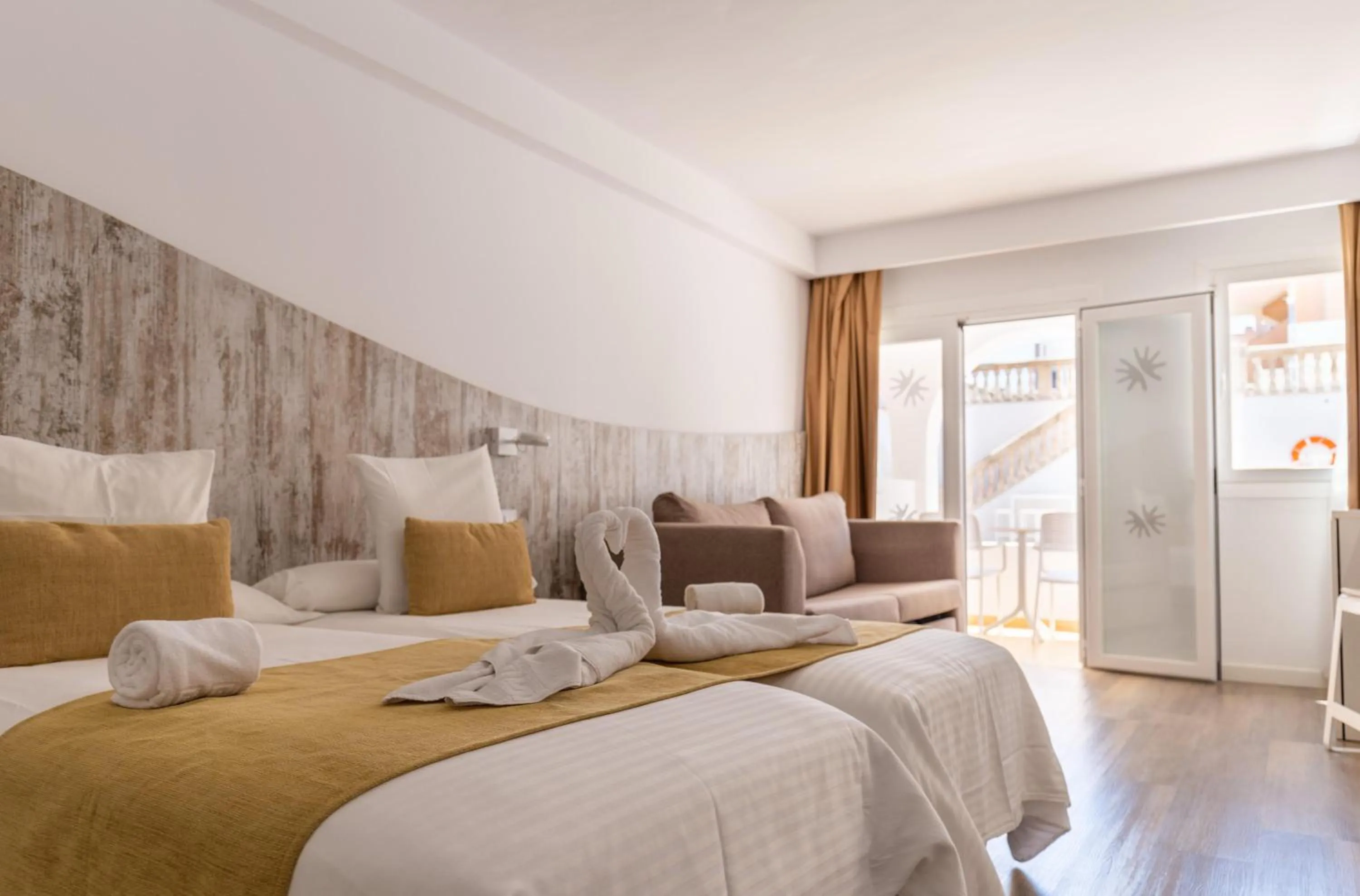 Photo of the whole room, Bed in BQ Cala Ratjada