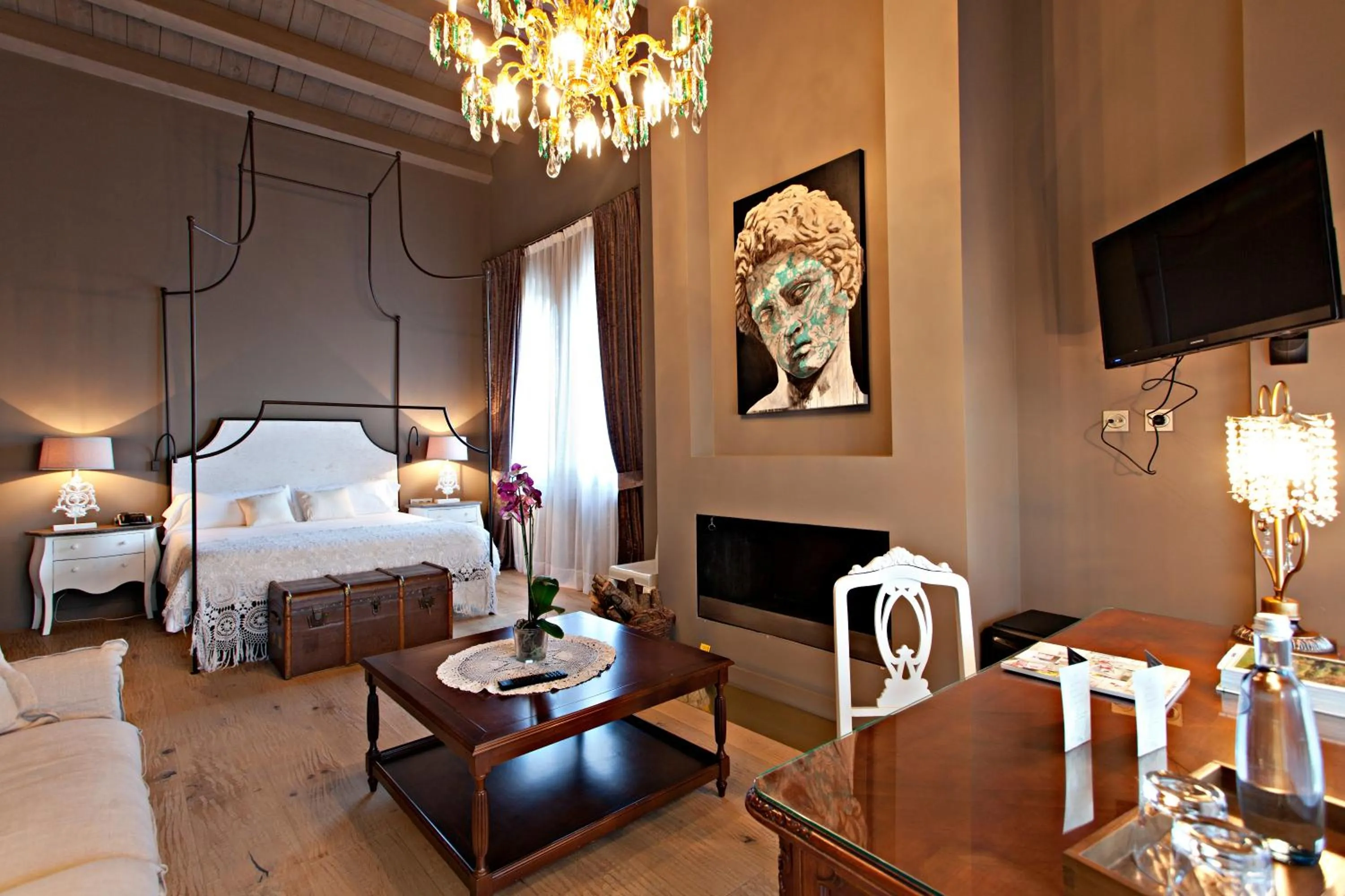 Property building, Bed in La Vella Farga Hotel