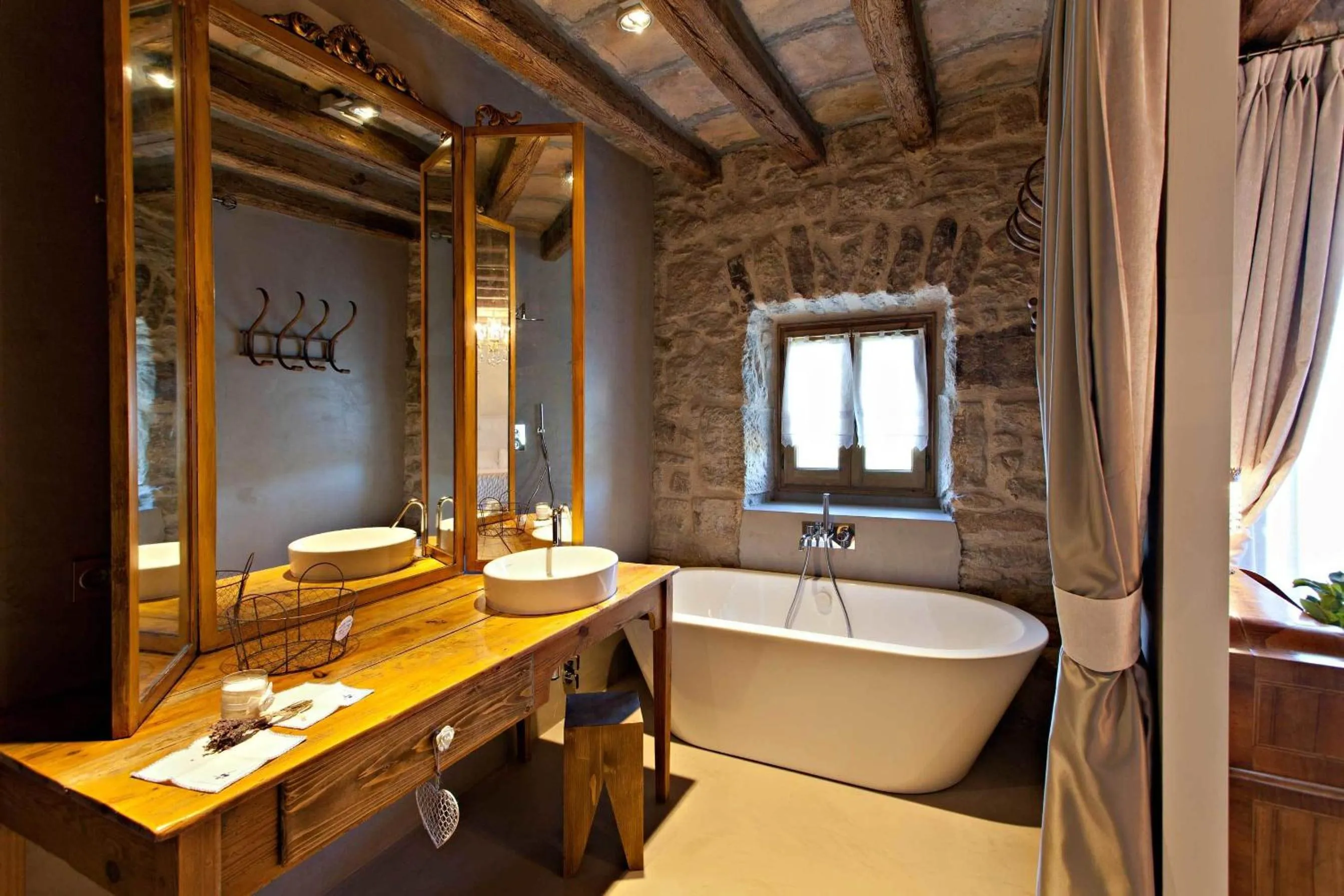 Bathroom in La Vella Farga Hotel